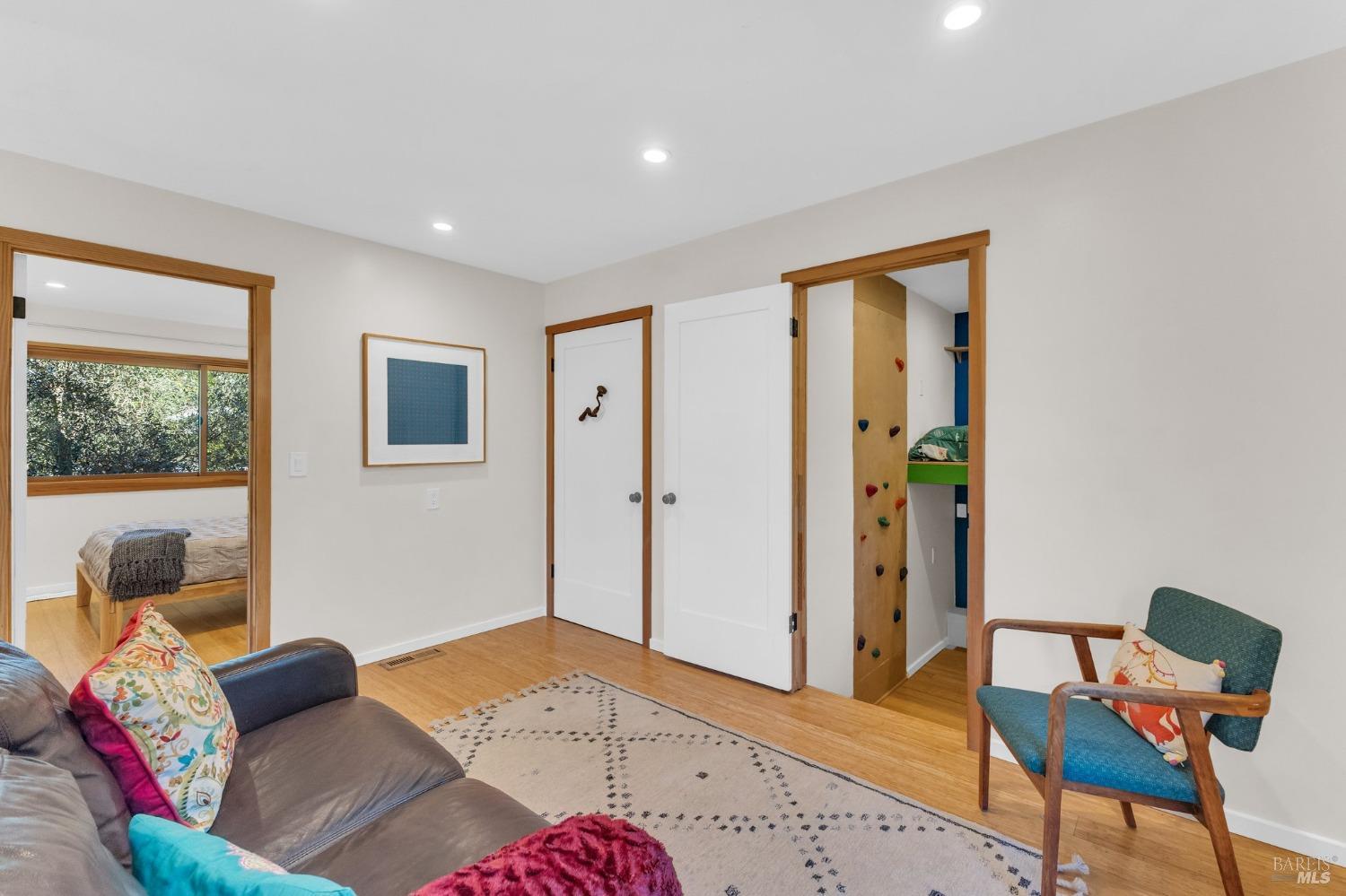 909-911 W Sierra Ave