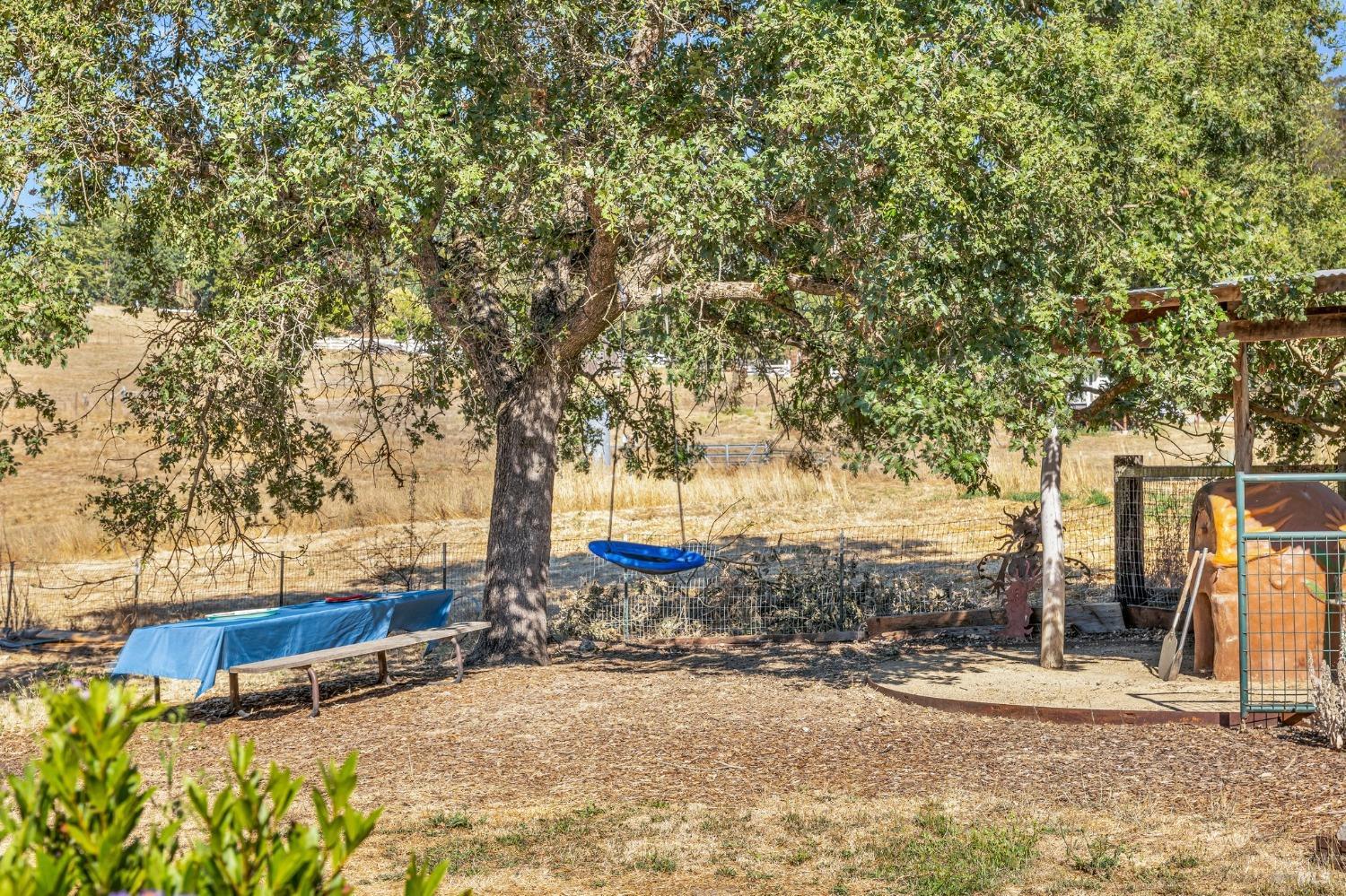 909-911 W Sierra Ave