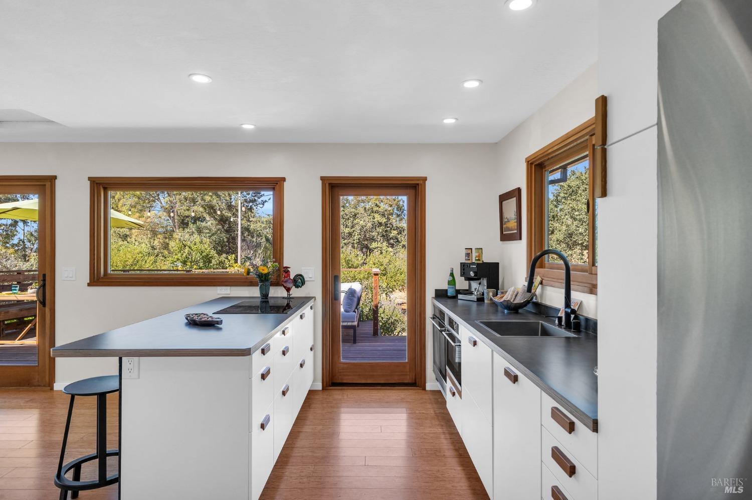 909-911 W Sierra Ave