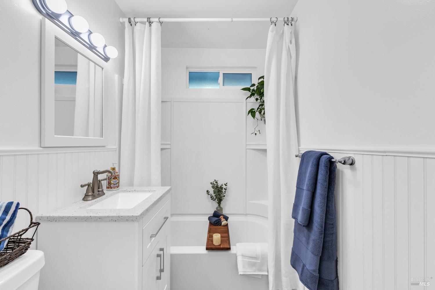 909-911 W Sierra Ave