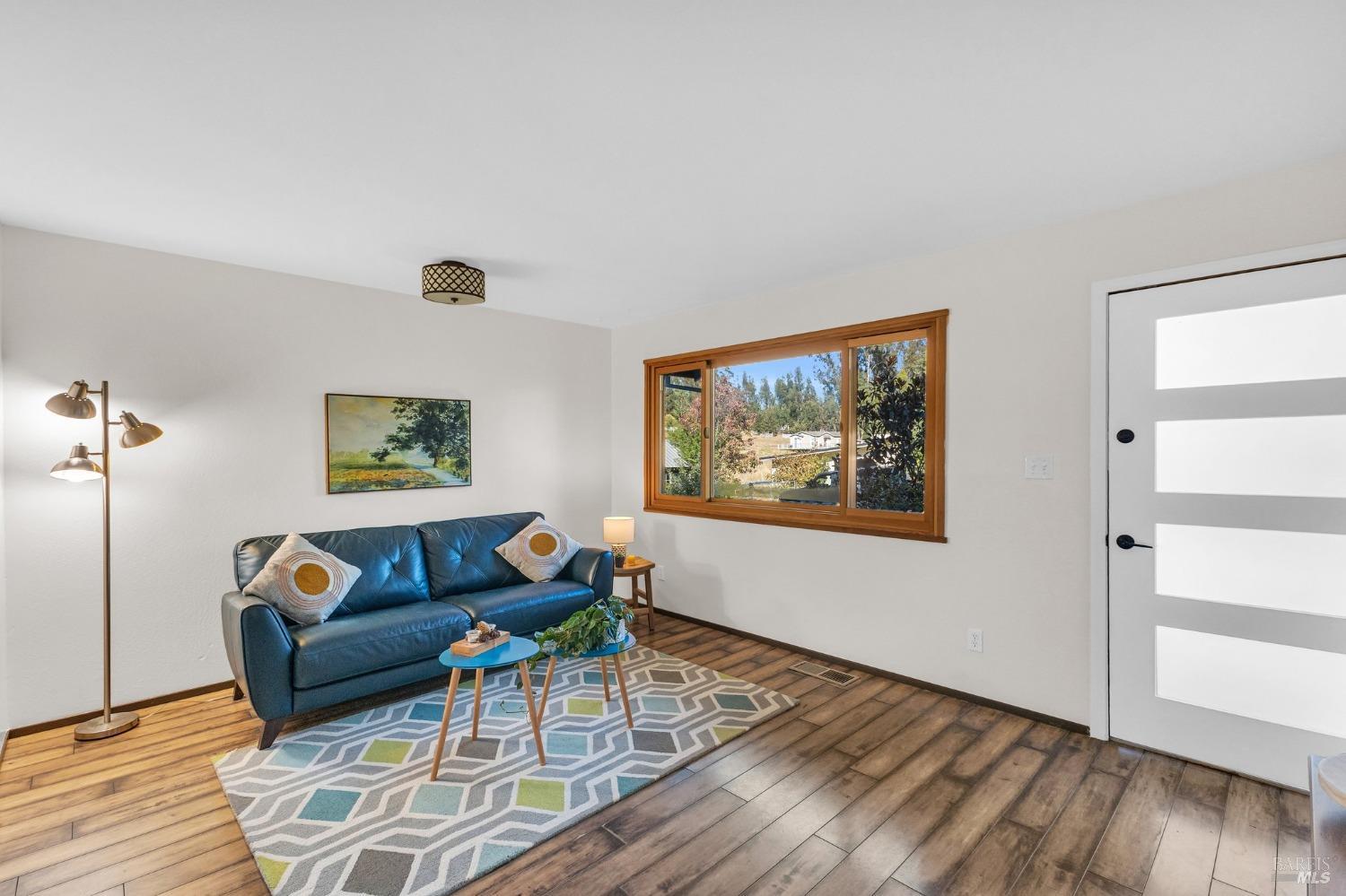 909-911 W Sierra Ave