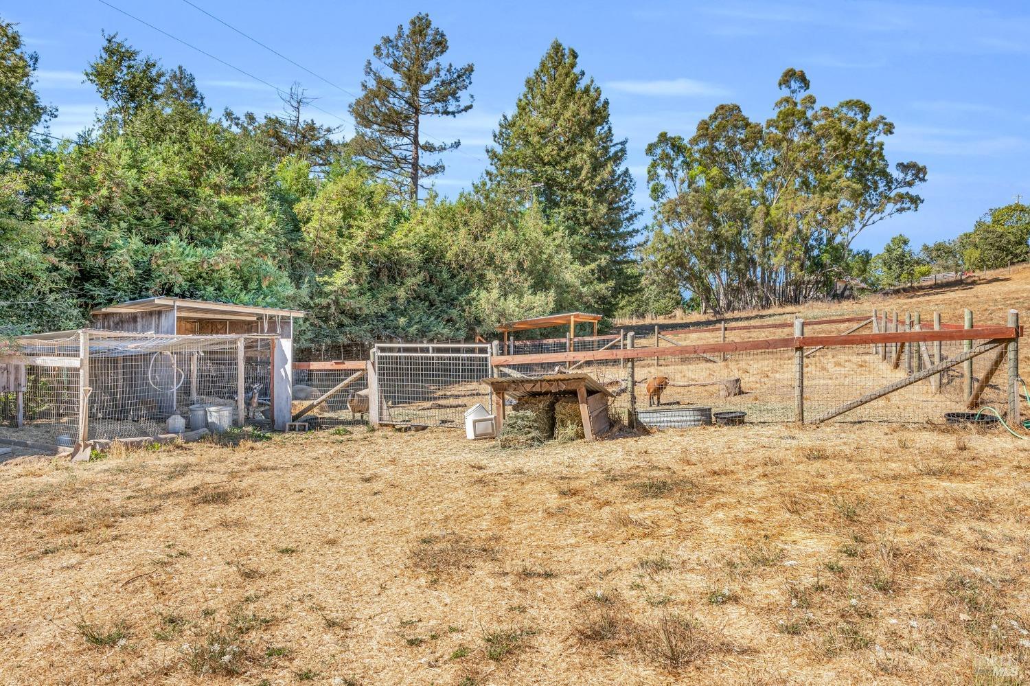 909-911 W Sierra Ave