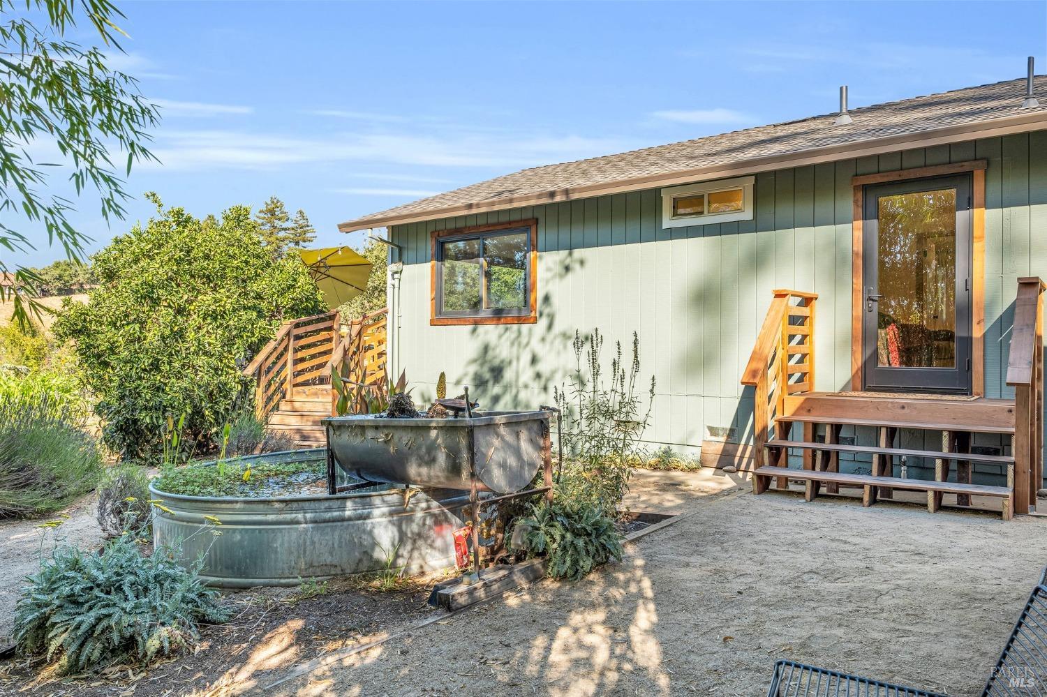 909-911 W Sierra Ave