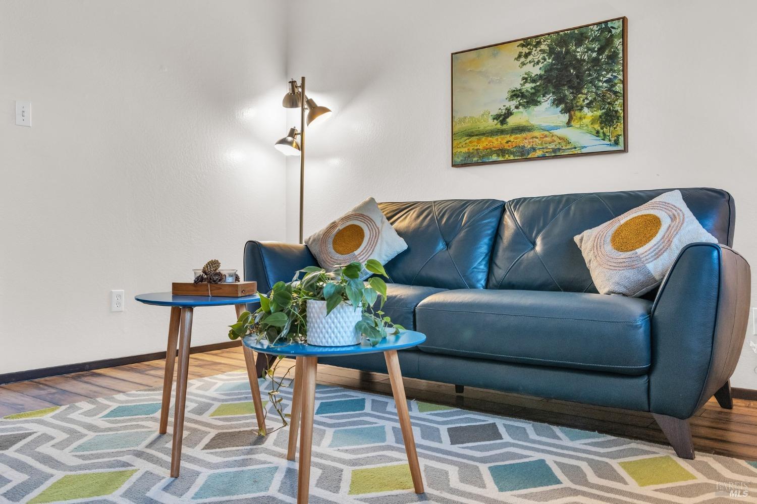 909-911 W Sierra Ave