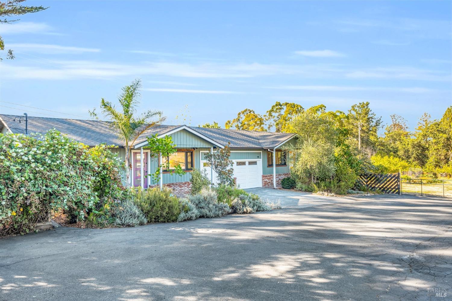 909-911 W Sierra Ave