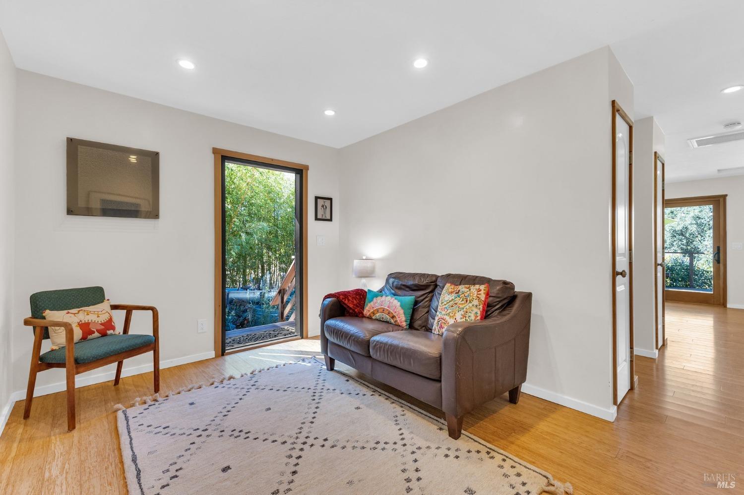 909-911 W Sierra Ave