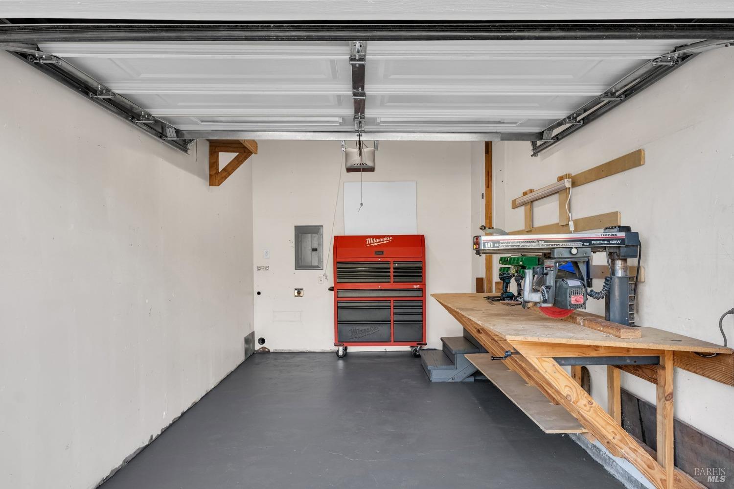 909-911 W Sierra Ave