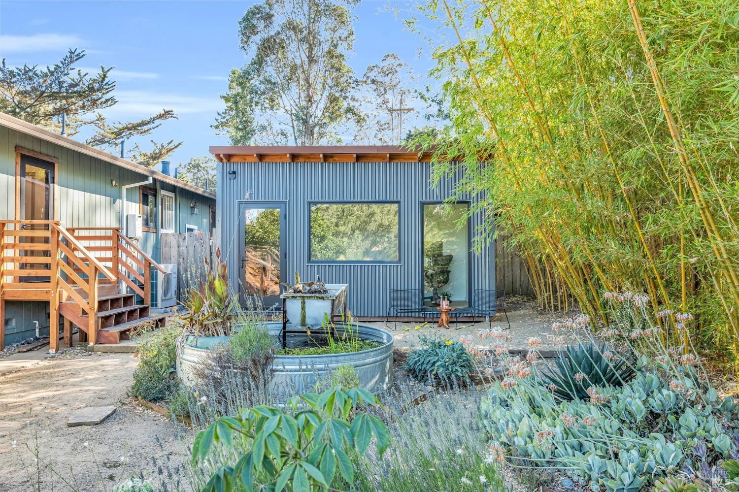 909-911 W Sierra Ave