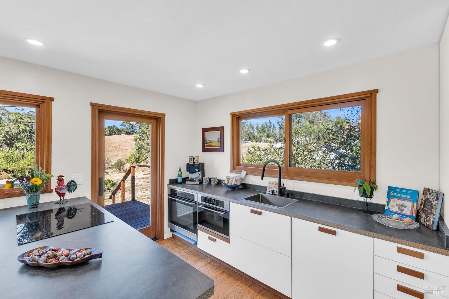 909-911 W Sierra Ave