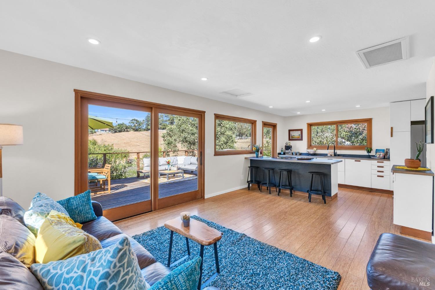 909-911 W Sierra Ave