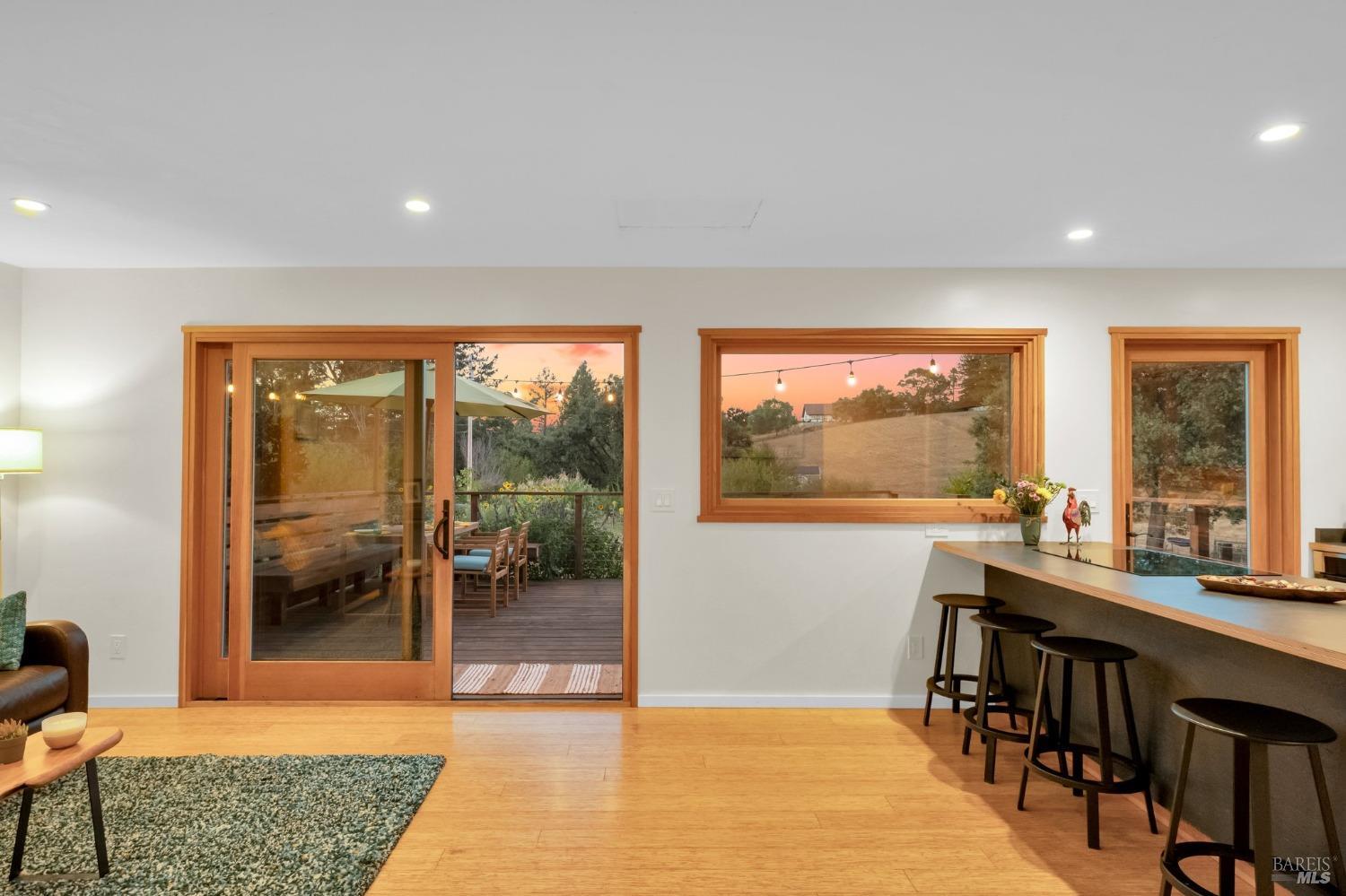 909-911 W Sierra Ave