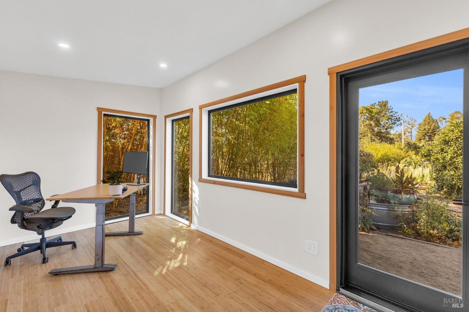 909-911 W Sierra Ave