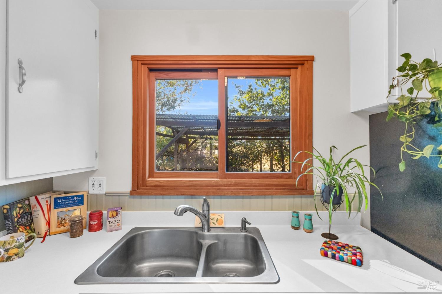 909-911 W Sierra Ave