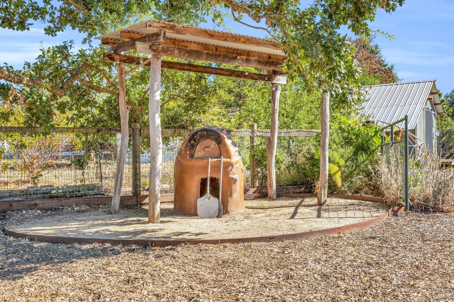 909-911 W Sierra Ave