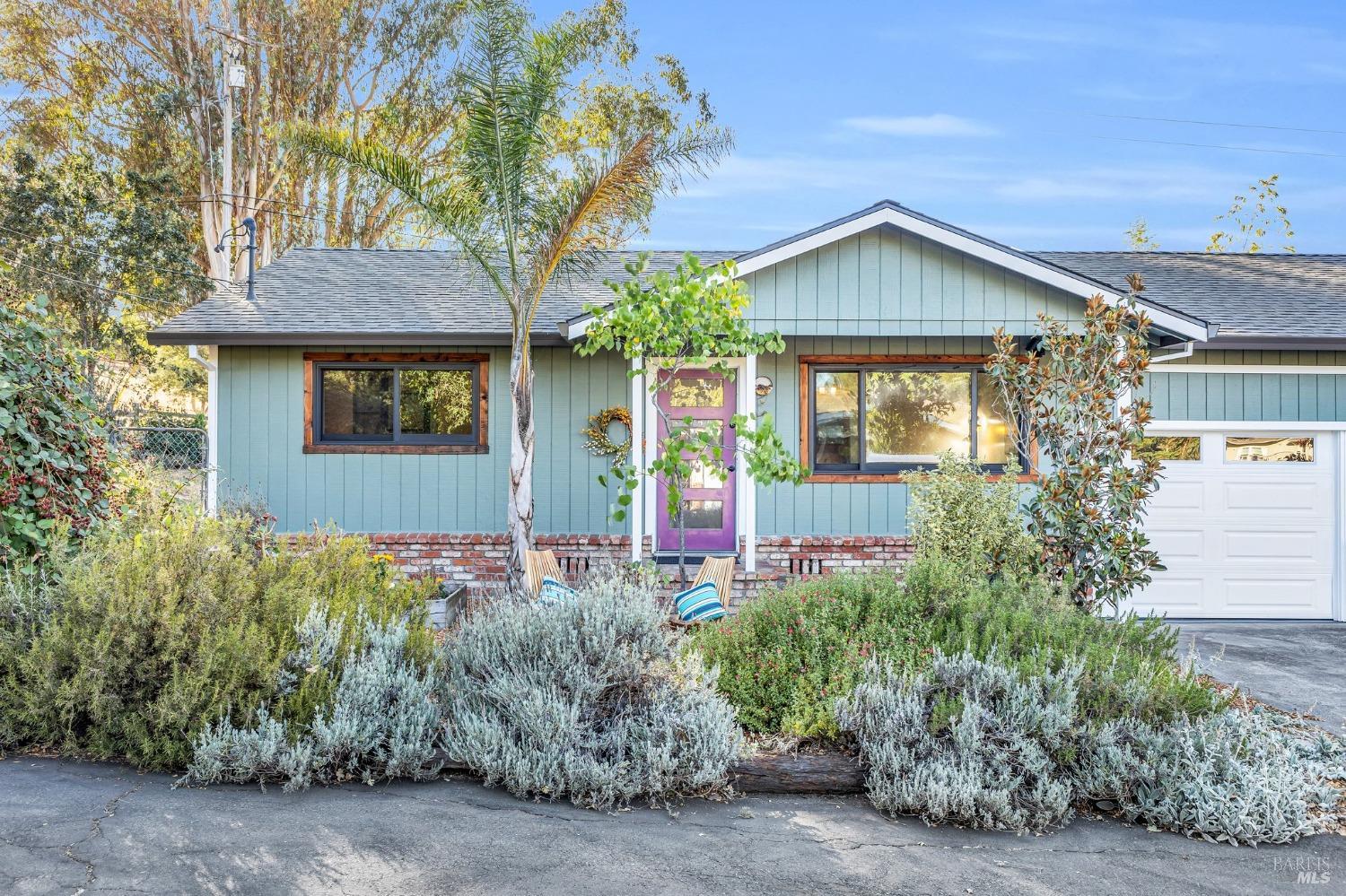 909-911 W Sierra Ave