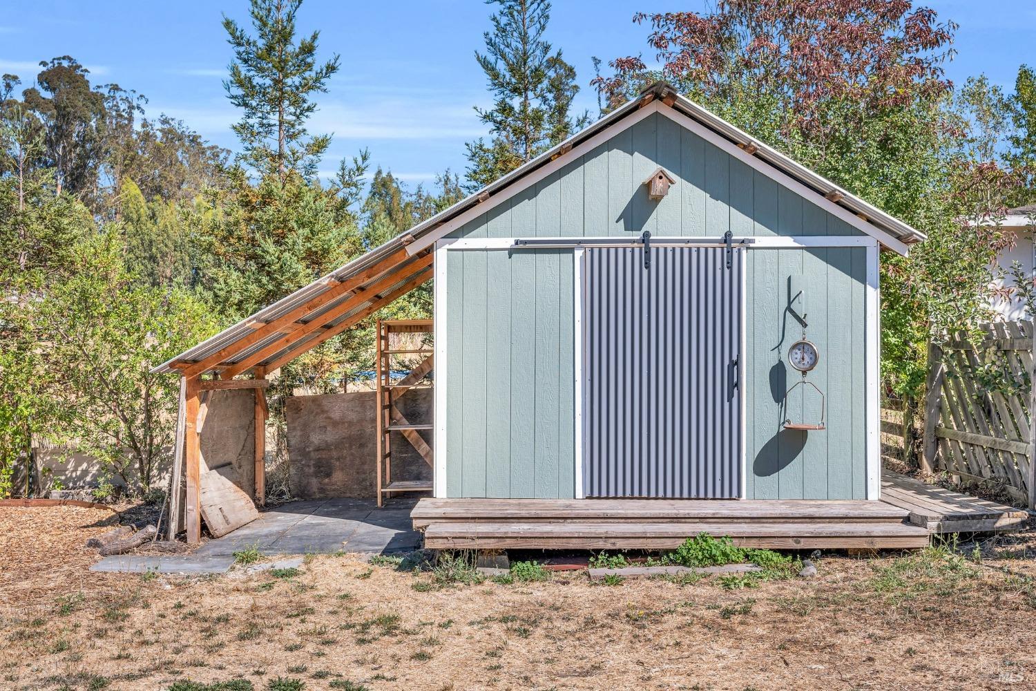 909-911 W Sierra Ave