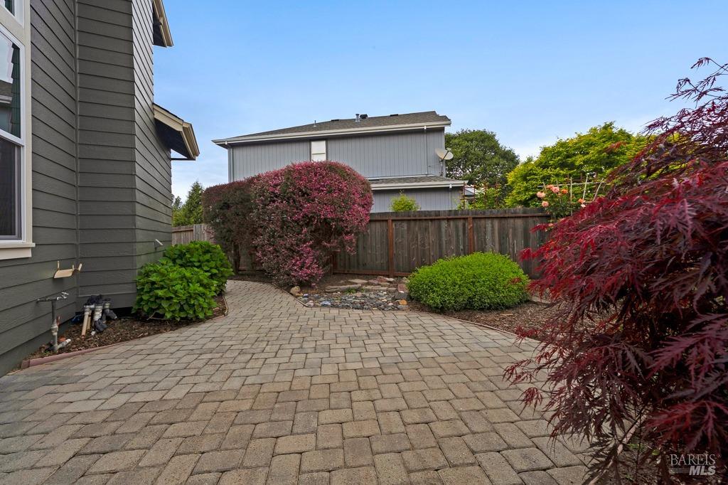 7580 Meadowlark Dr