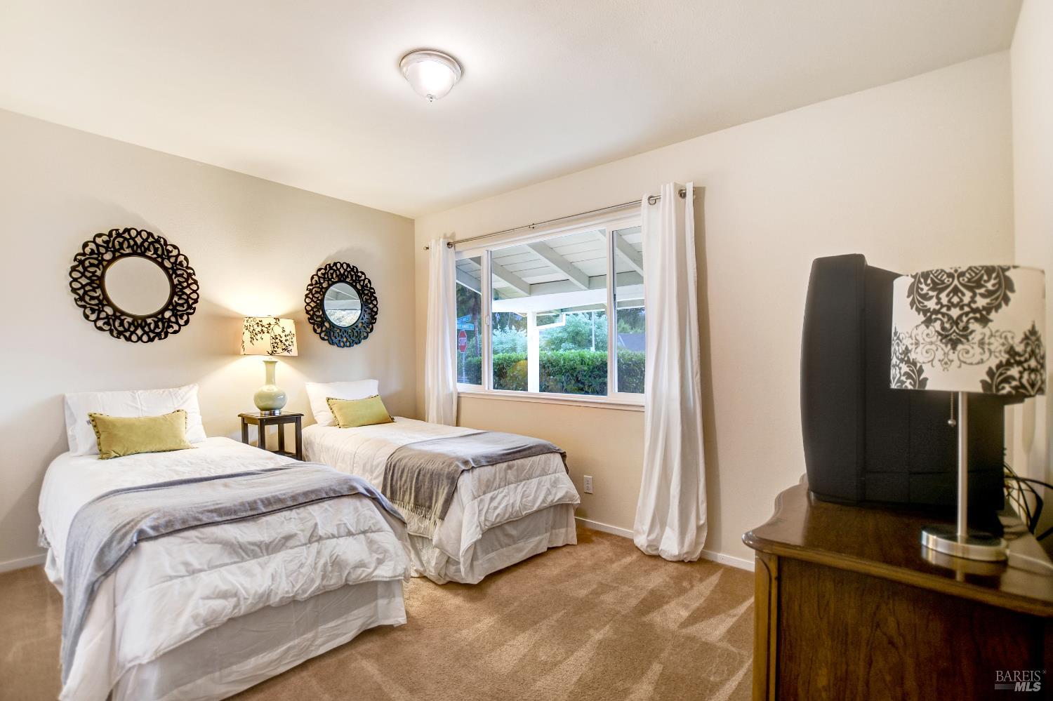 284 Valley Oaks Drive