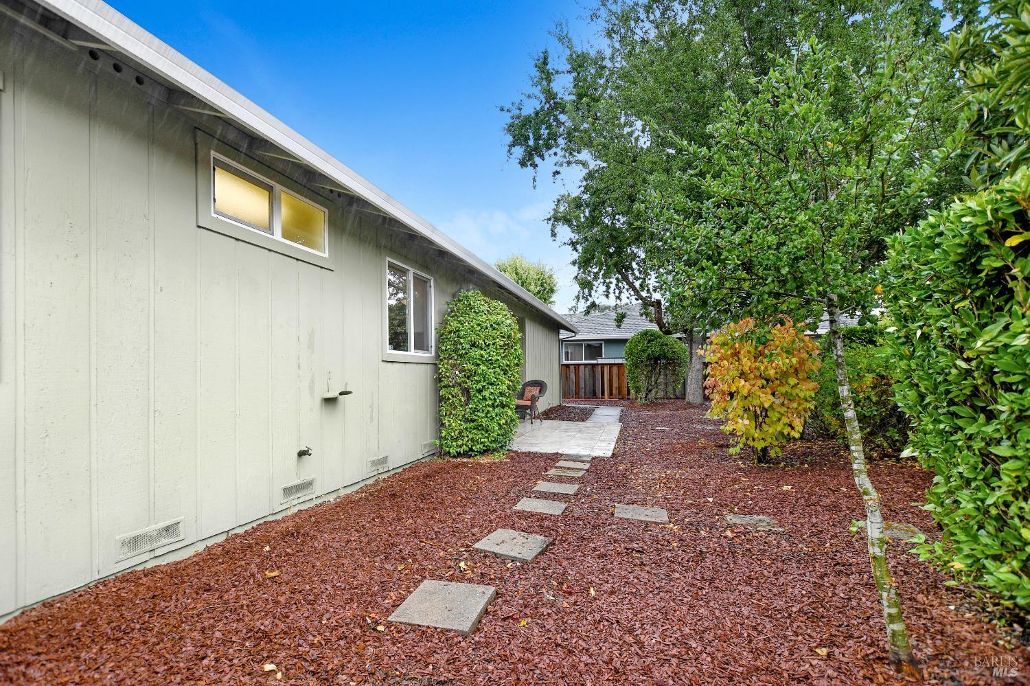 284 Valley Oaks Drive