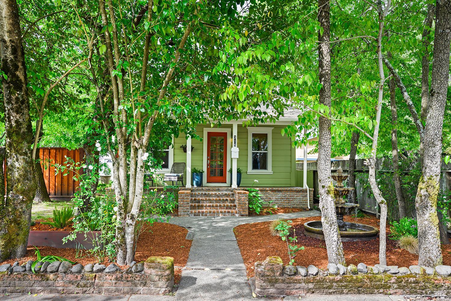 318 Petaluma Avenue