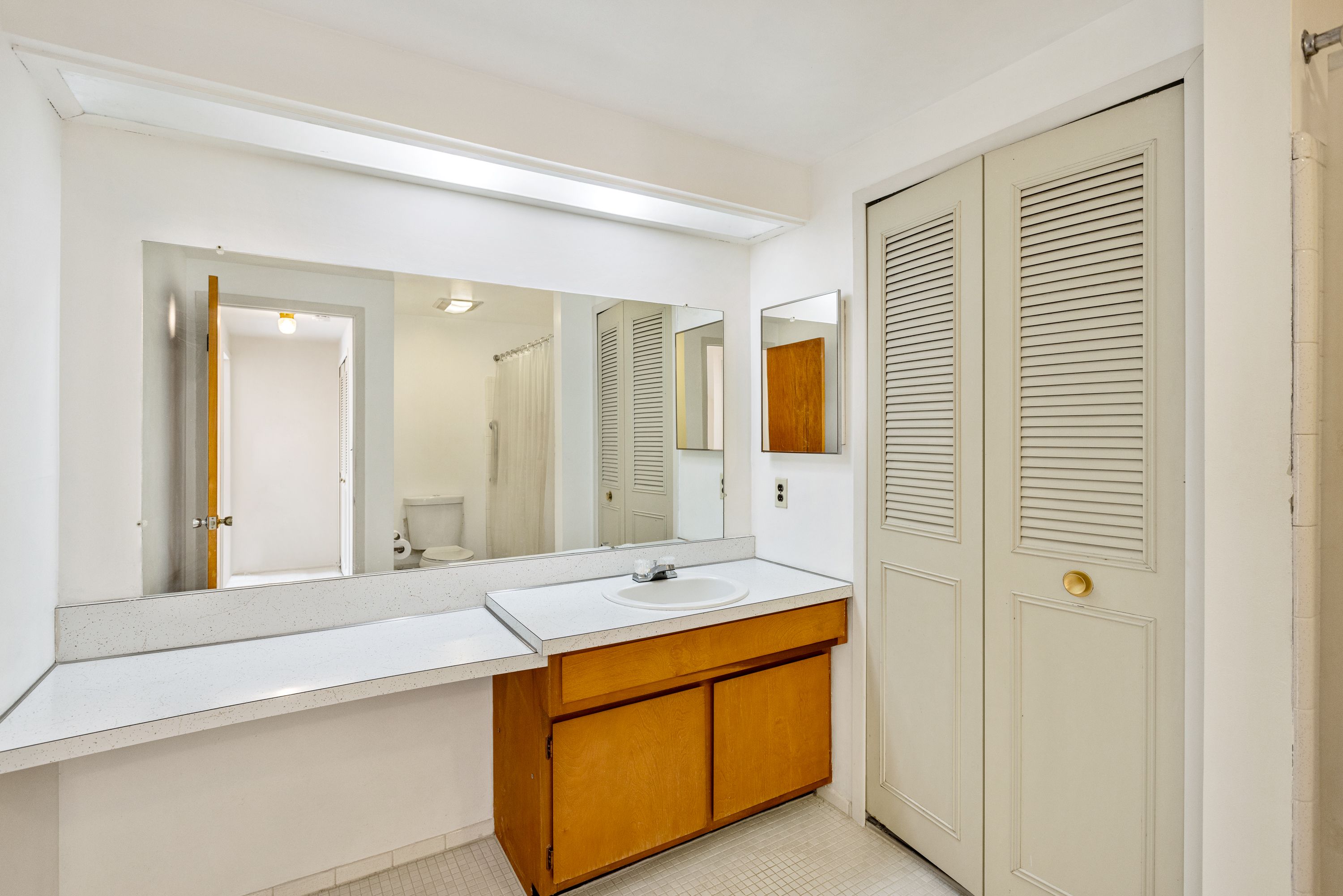 8211 Karam Boulevard Unit: 1