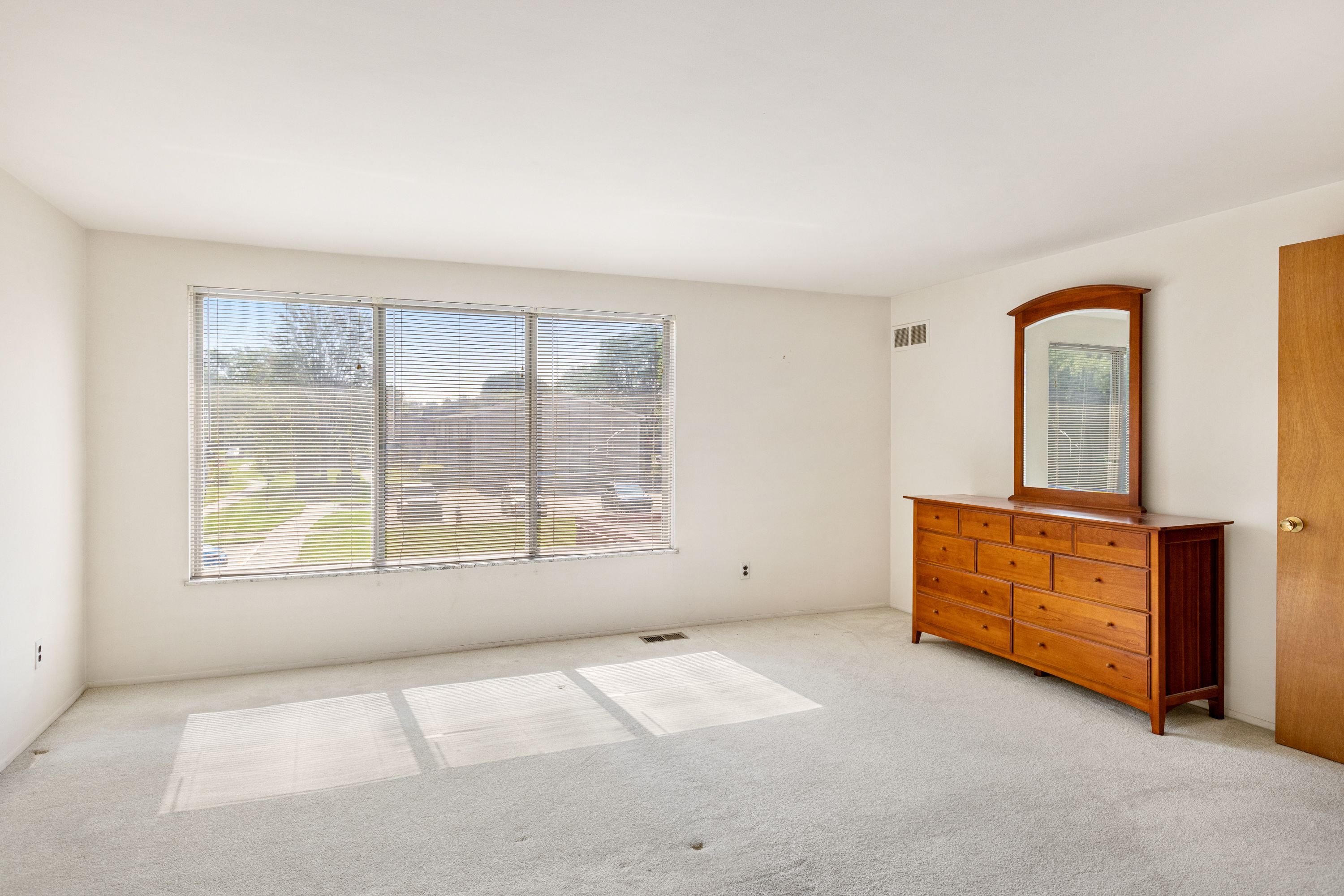 8211 Karam Boulevard Unit: 1