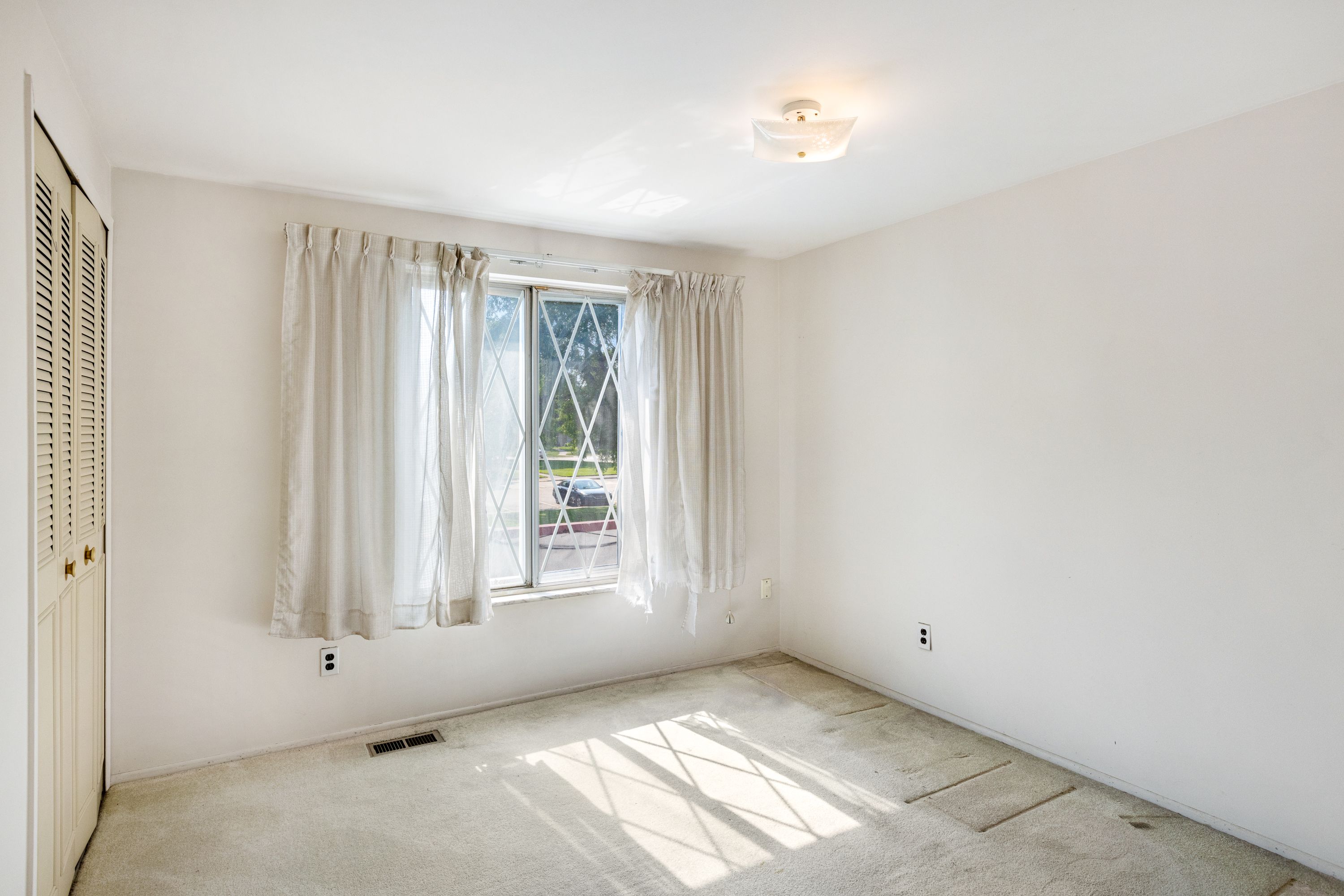 8211 Karam Boulevard Unit: 1