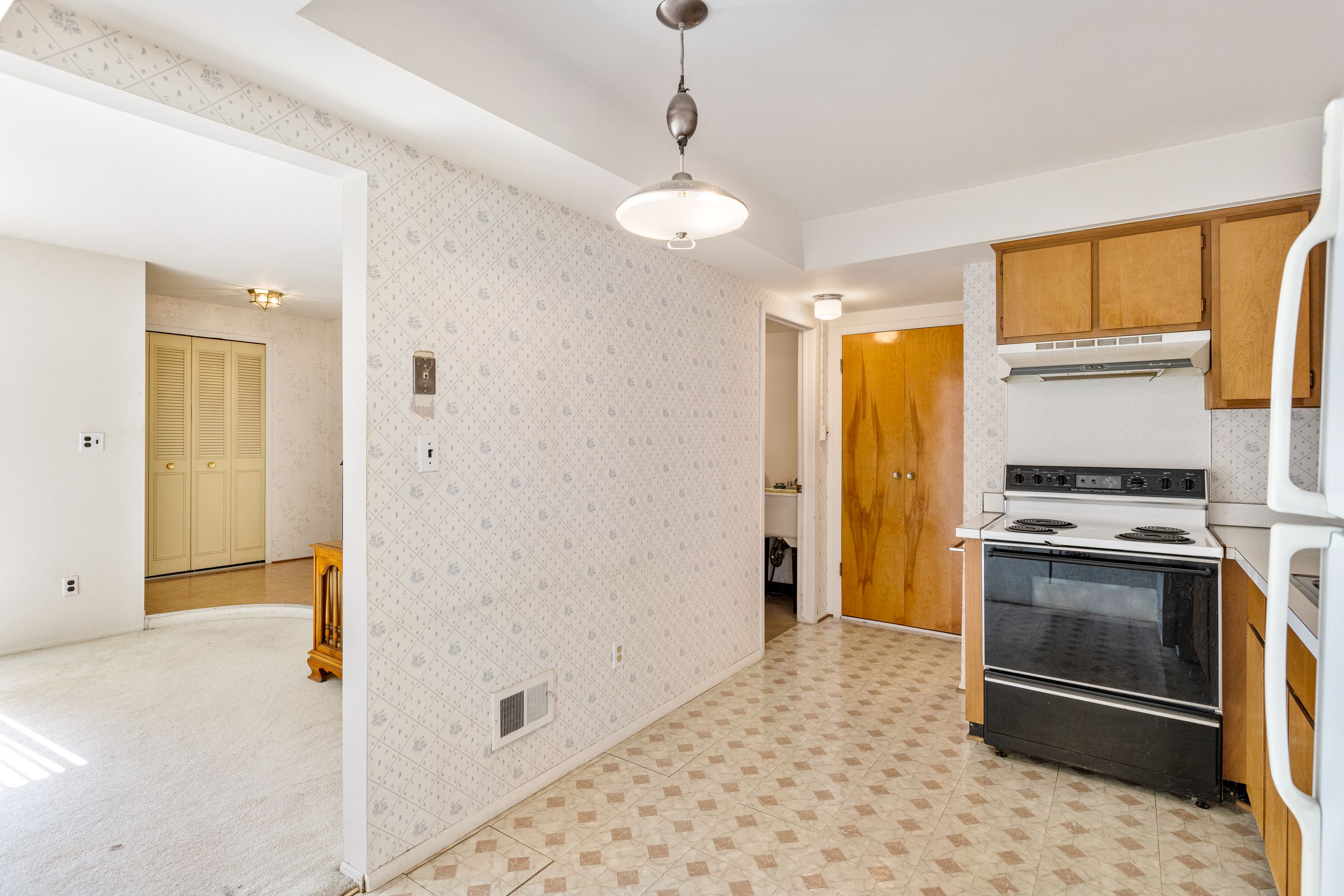 8211 Karam Boulevard Unit: 1