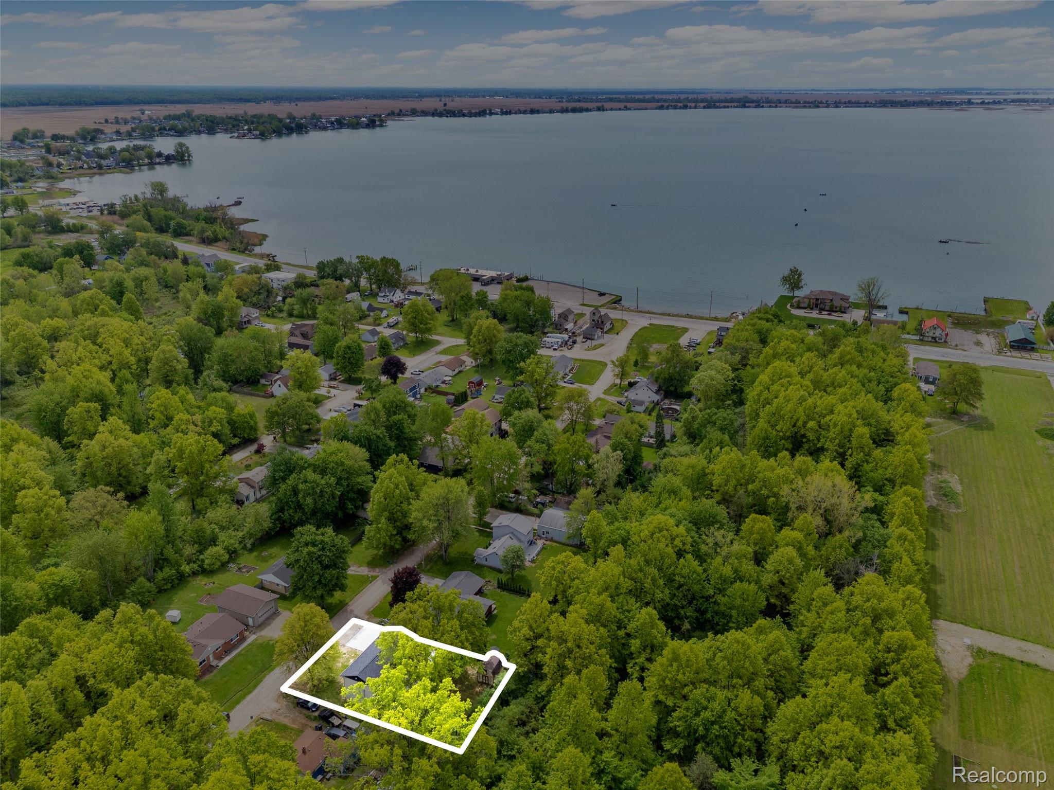 7598 Lake Park Avenue