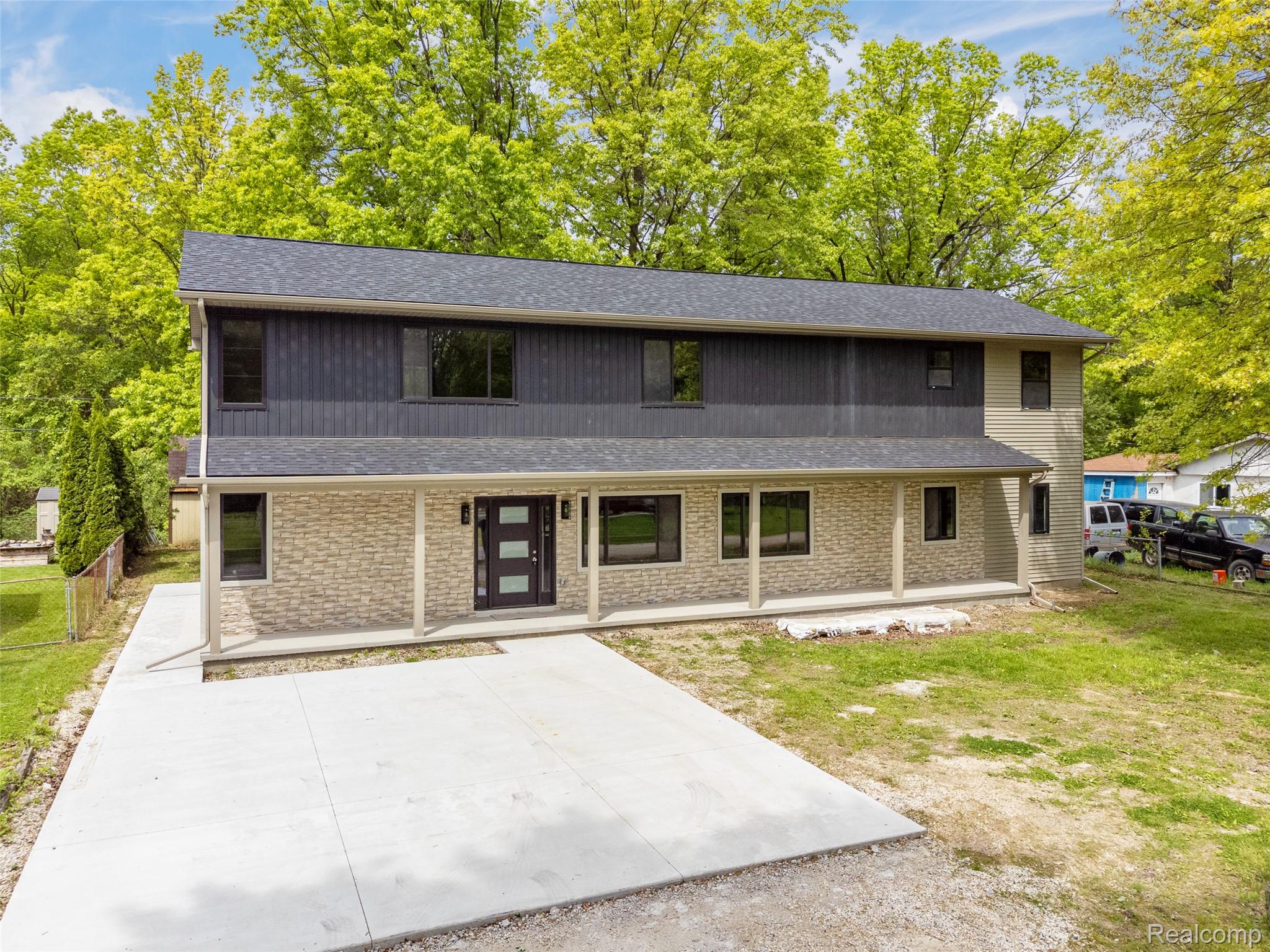 7598 Lake Park Avenue
