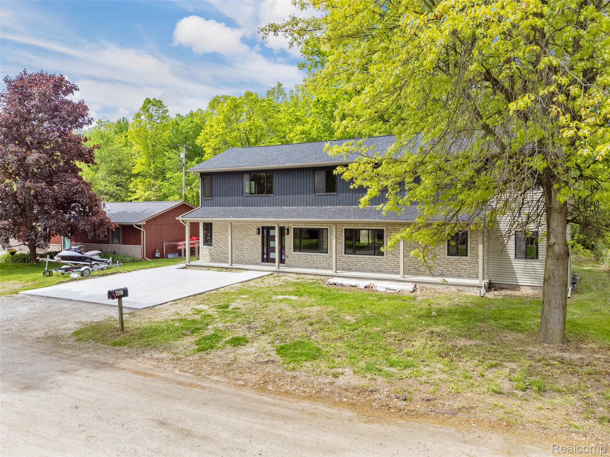 7598 Lake Park Avenue