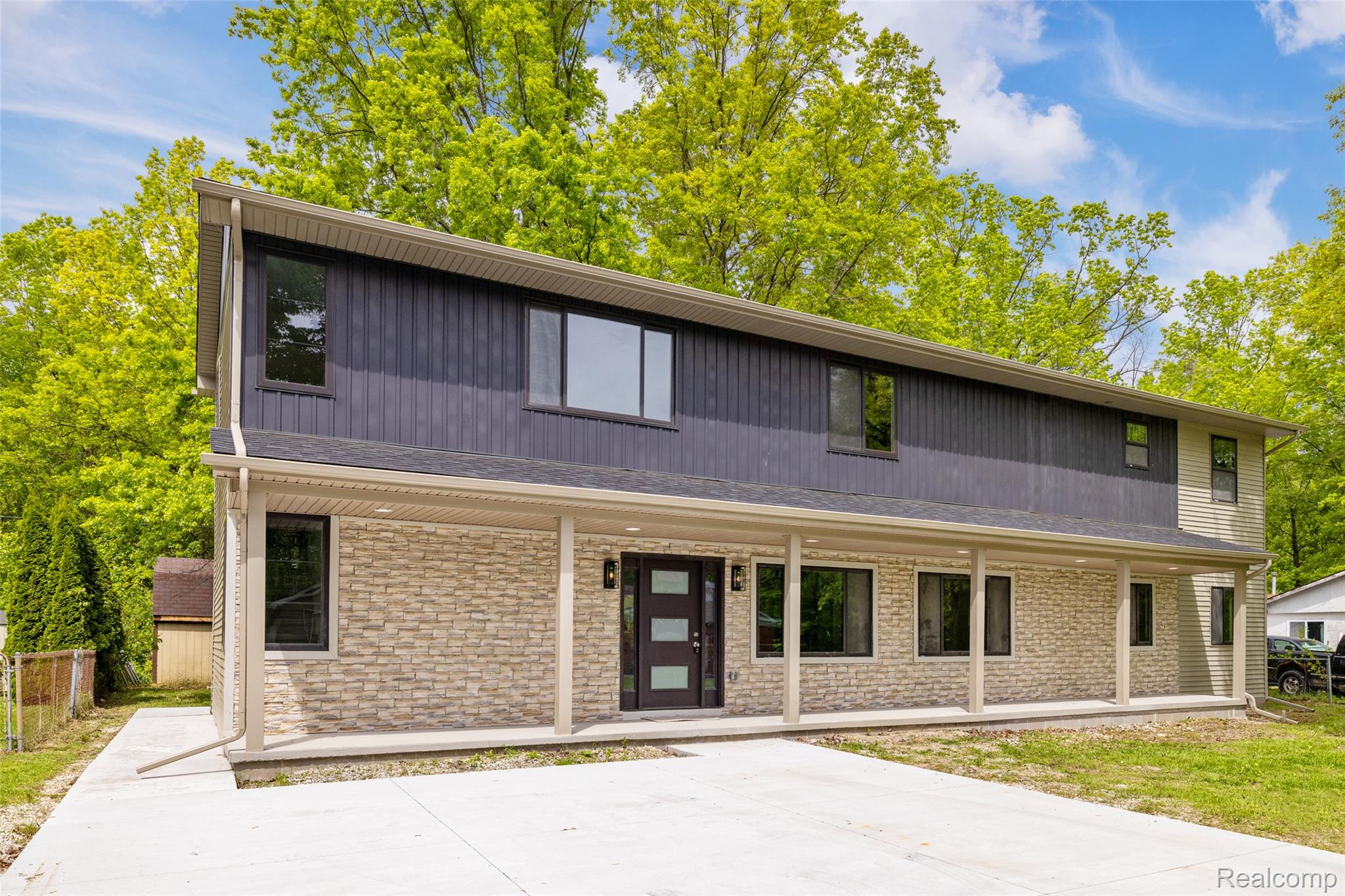 7598 Lake Park Avenue