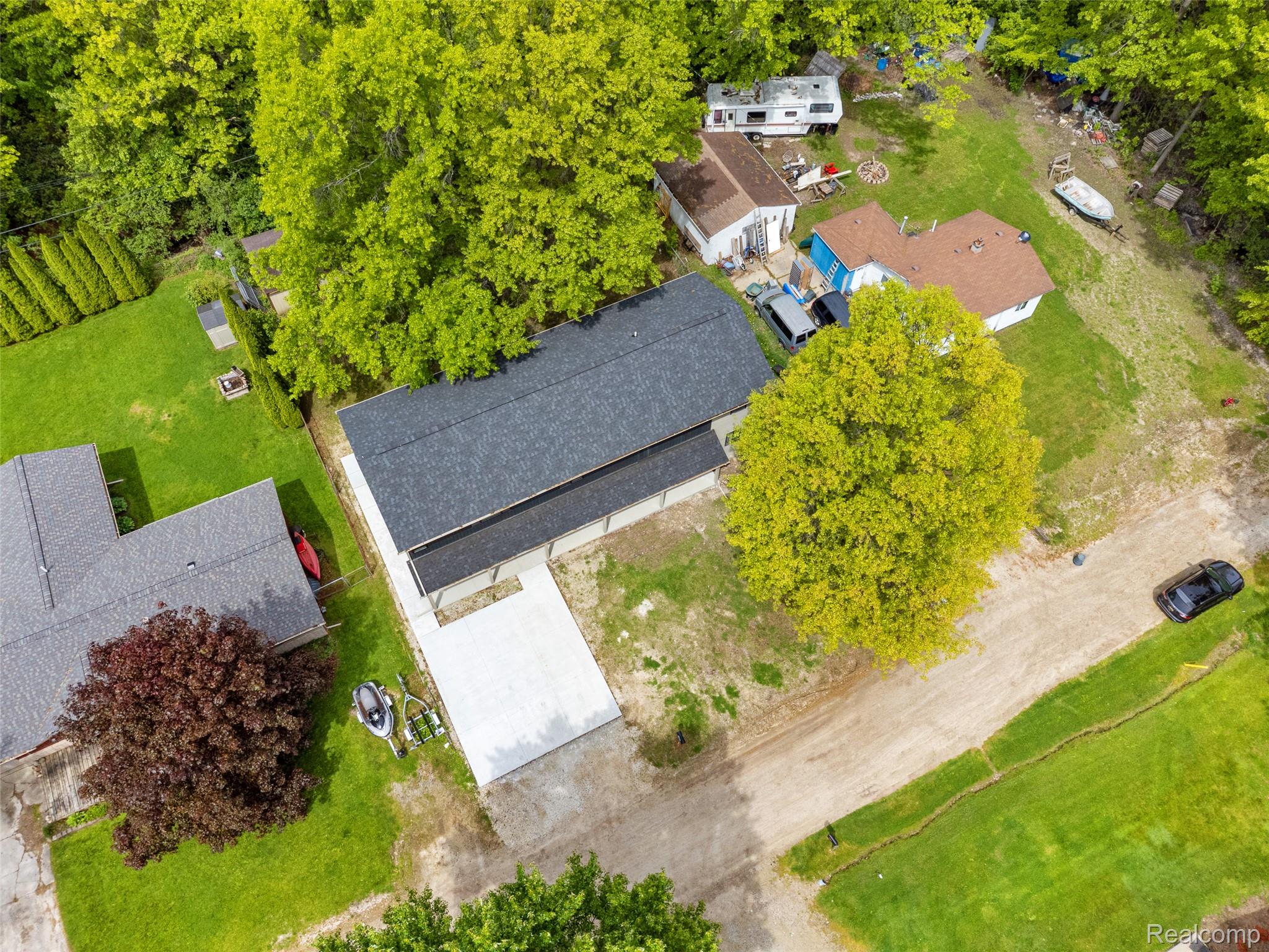 7598 Lake Park Avenue