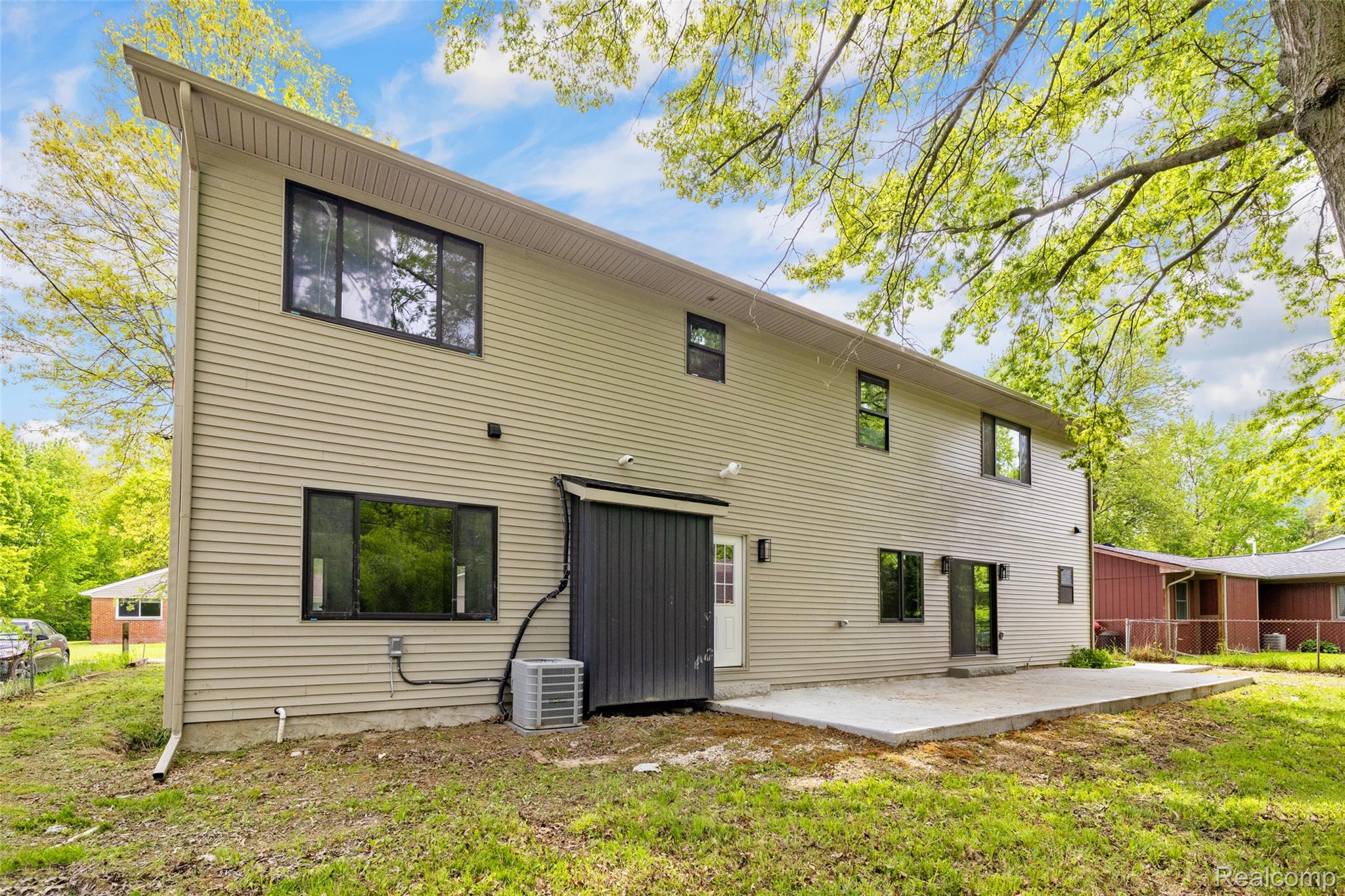 7598 Lake Park Avenue