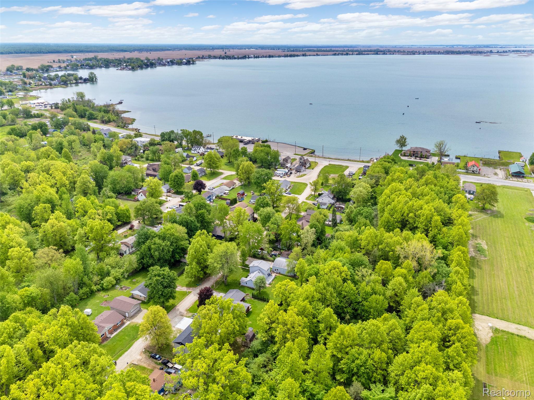 7598 Lake Park Avenue