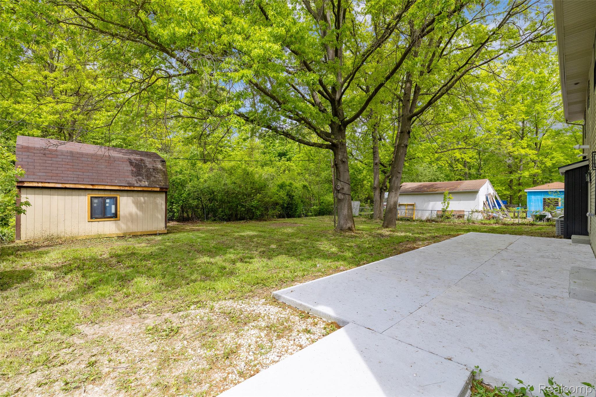 7598 Lake Park Avenue