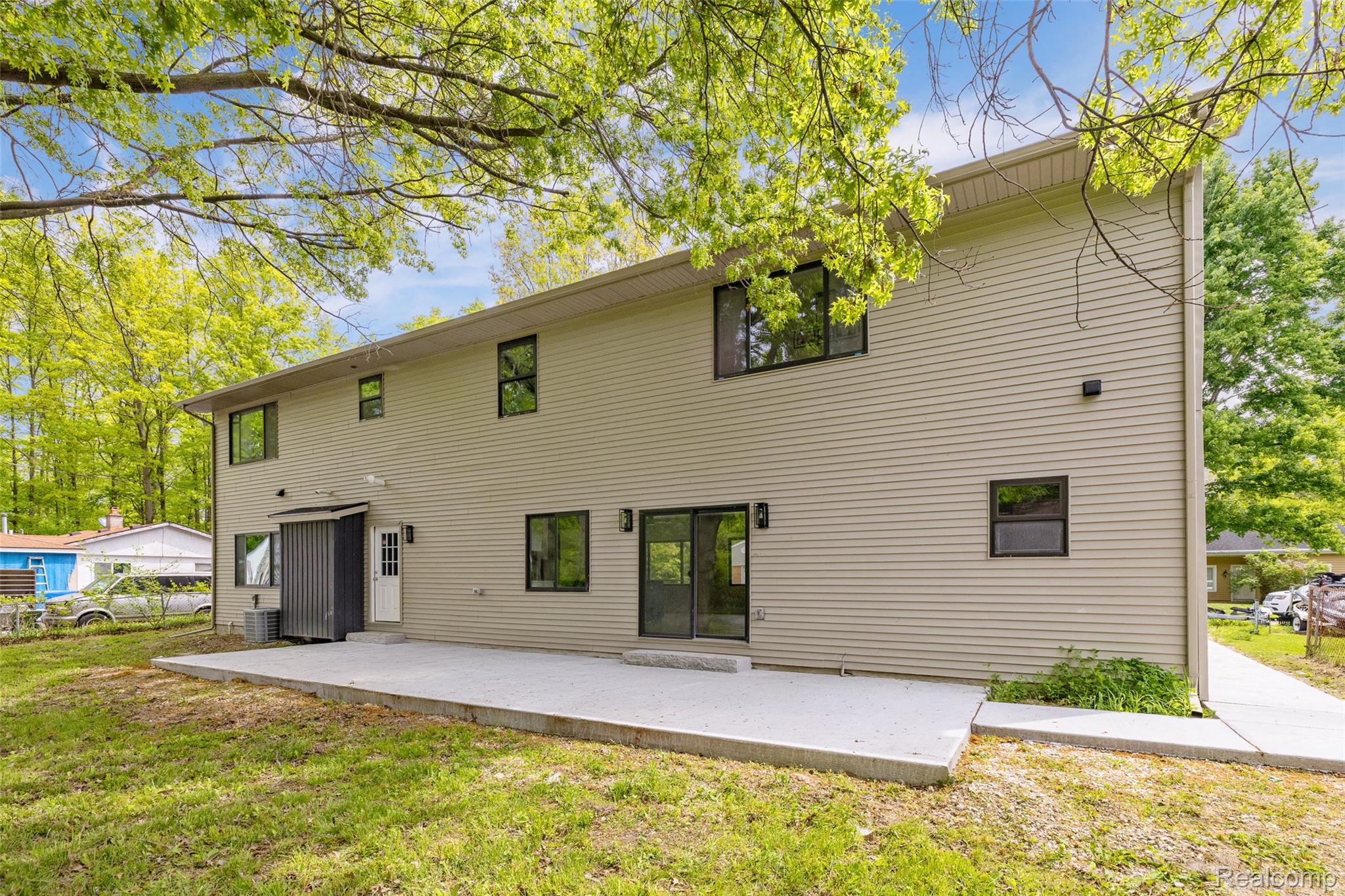 7598 Lake Park Avenue