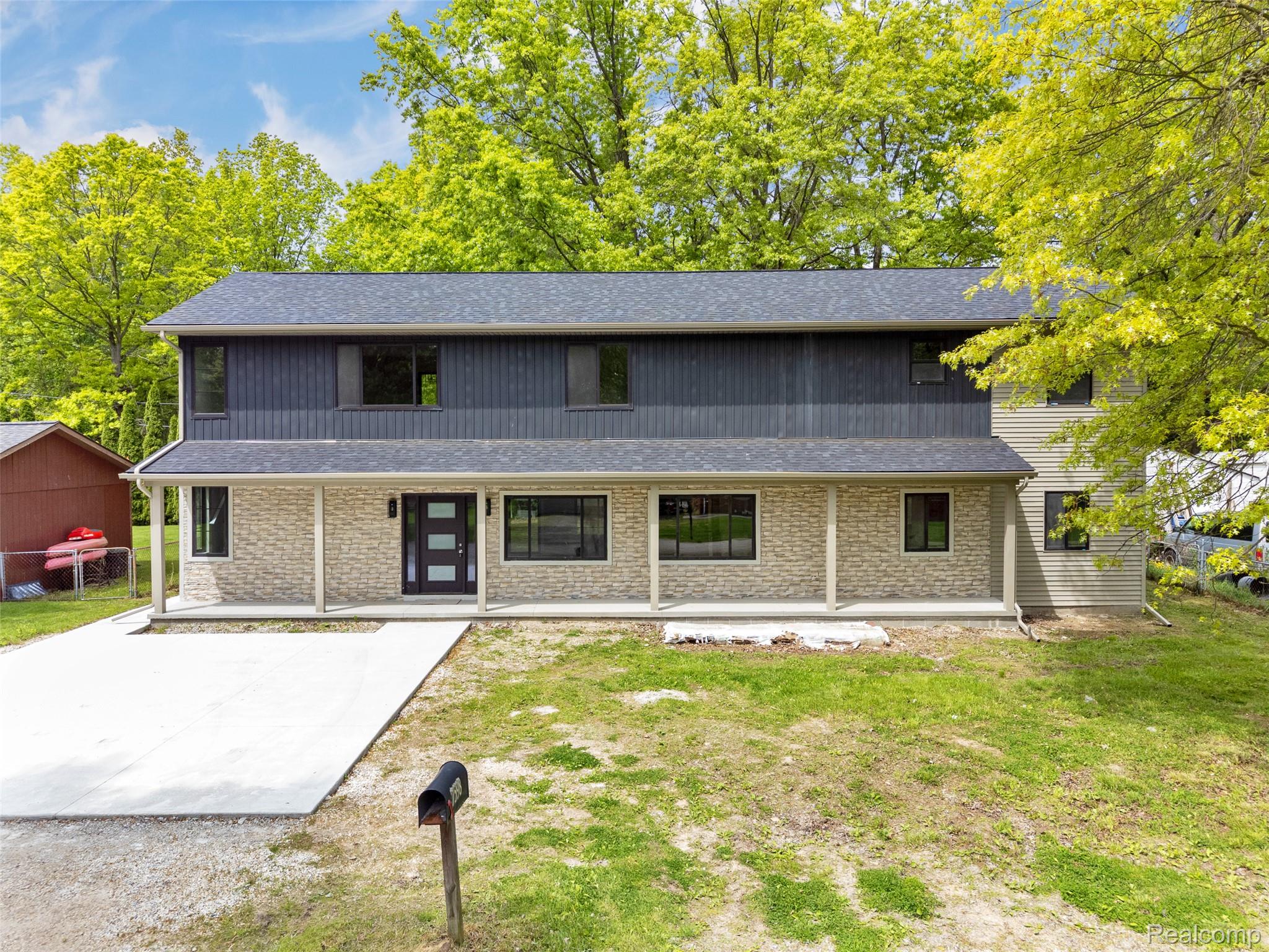 7598 Lake Park Avenue