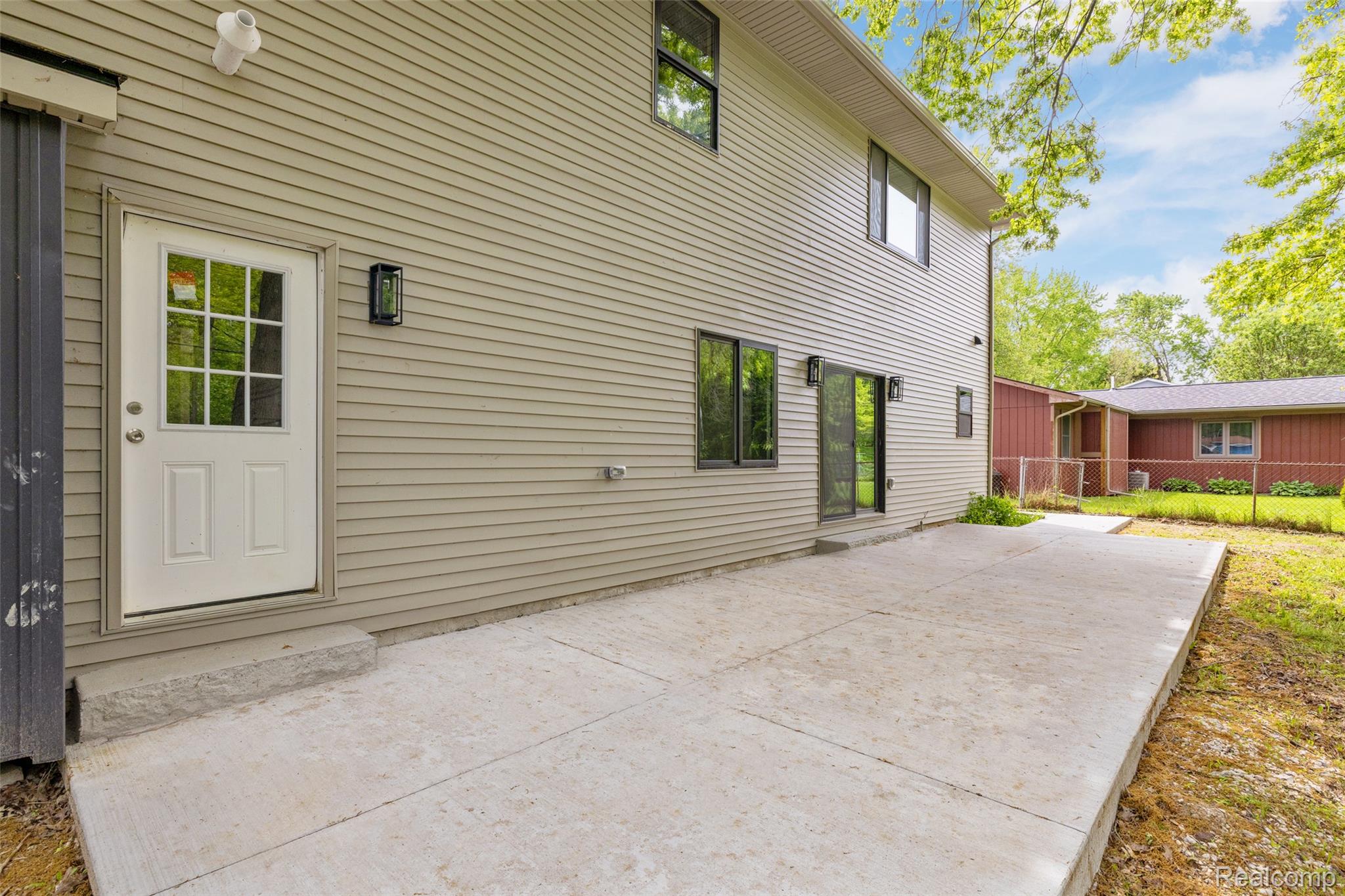 7598 Lake Park Avenue
