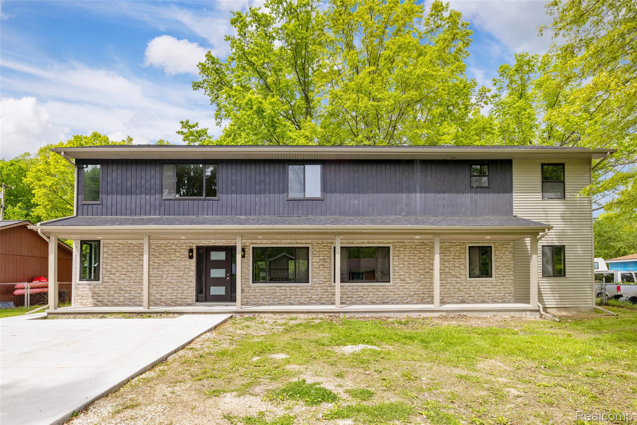 7598 Lake Park Avenue