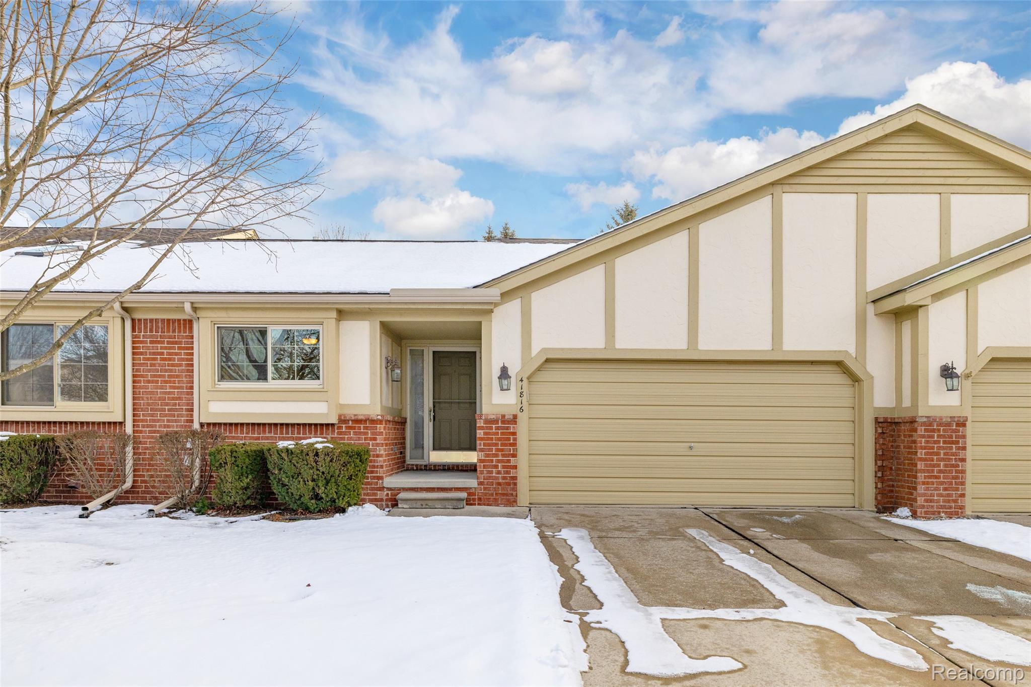 41816 Greenwood Lane