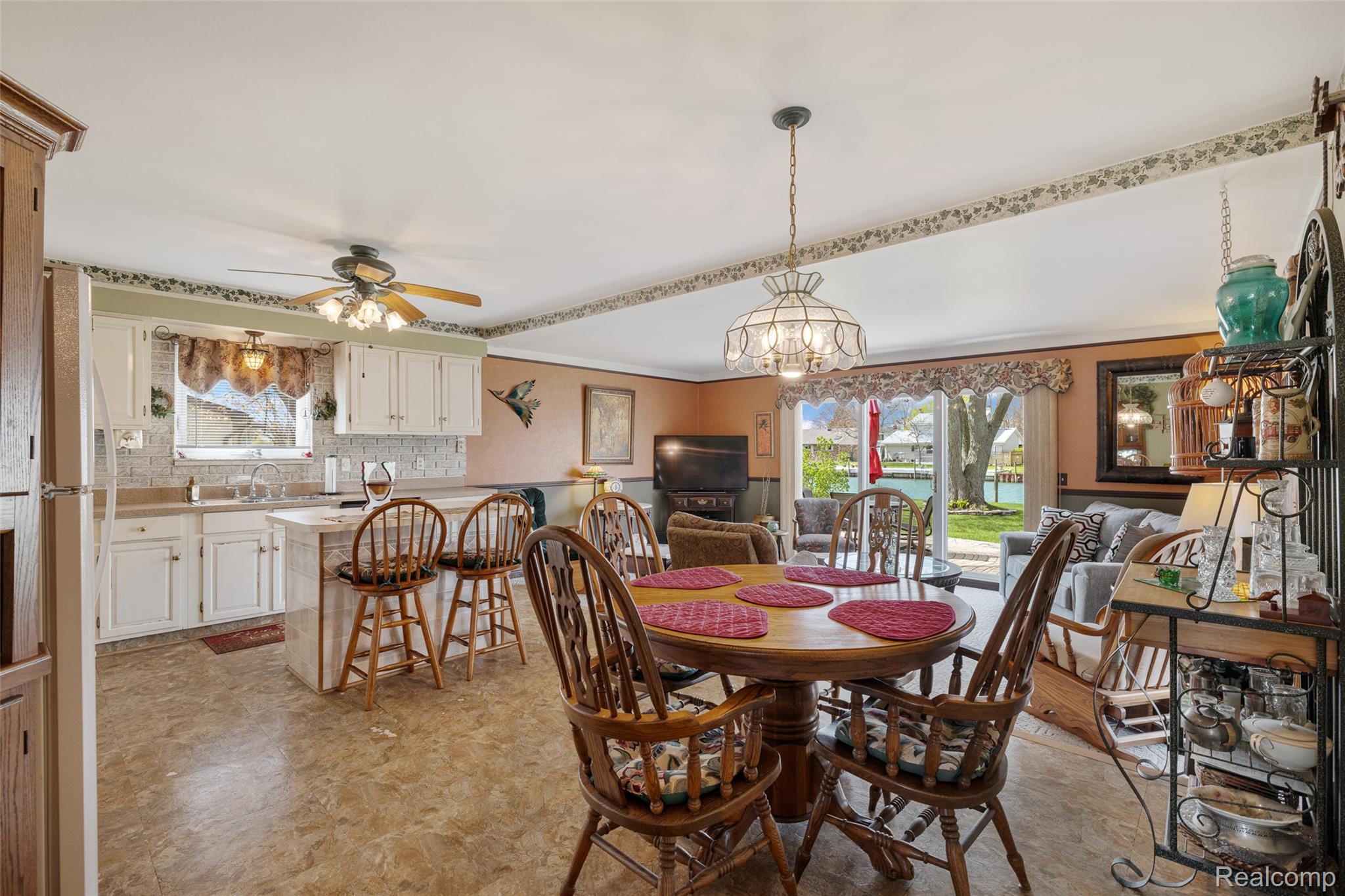 7244 Cardinal Road
