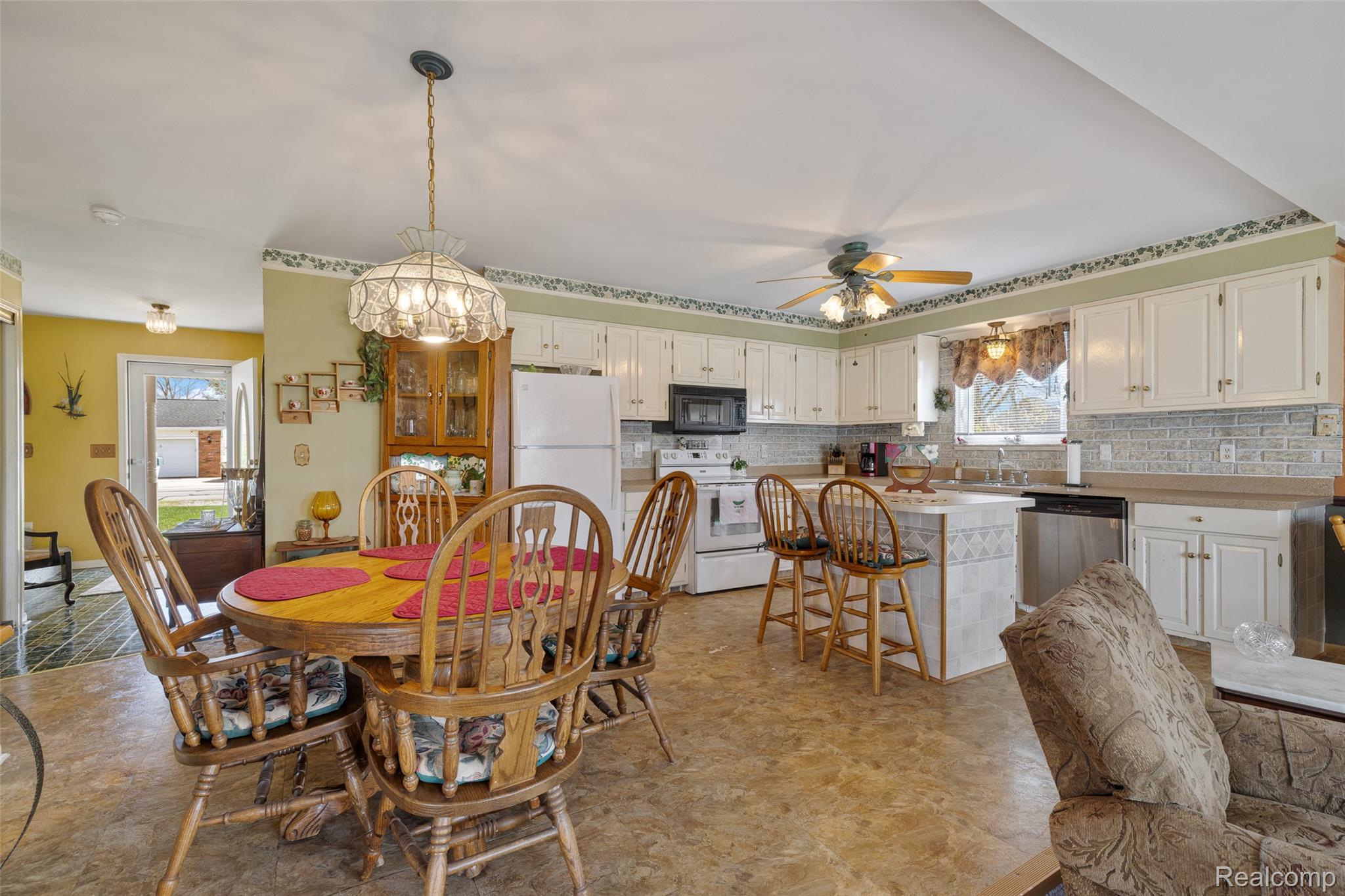 7244 Cardinal Road
