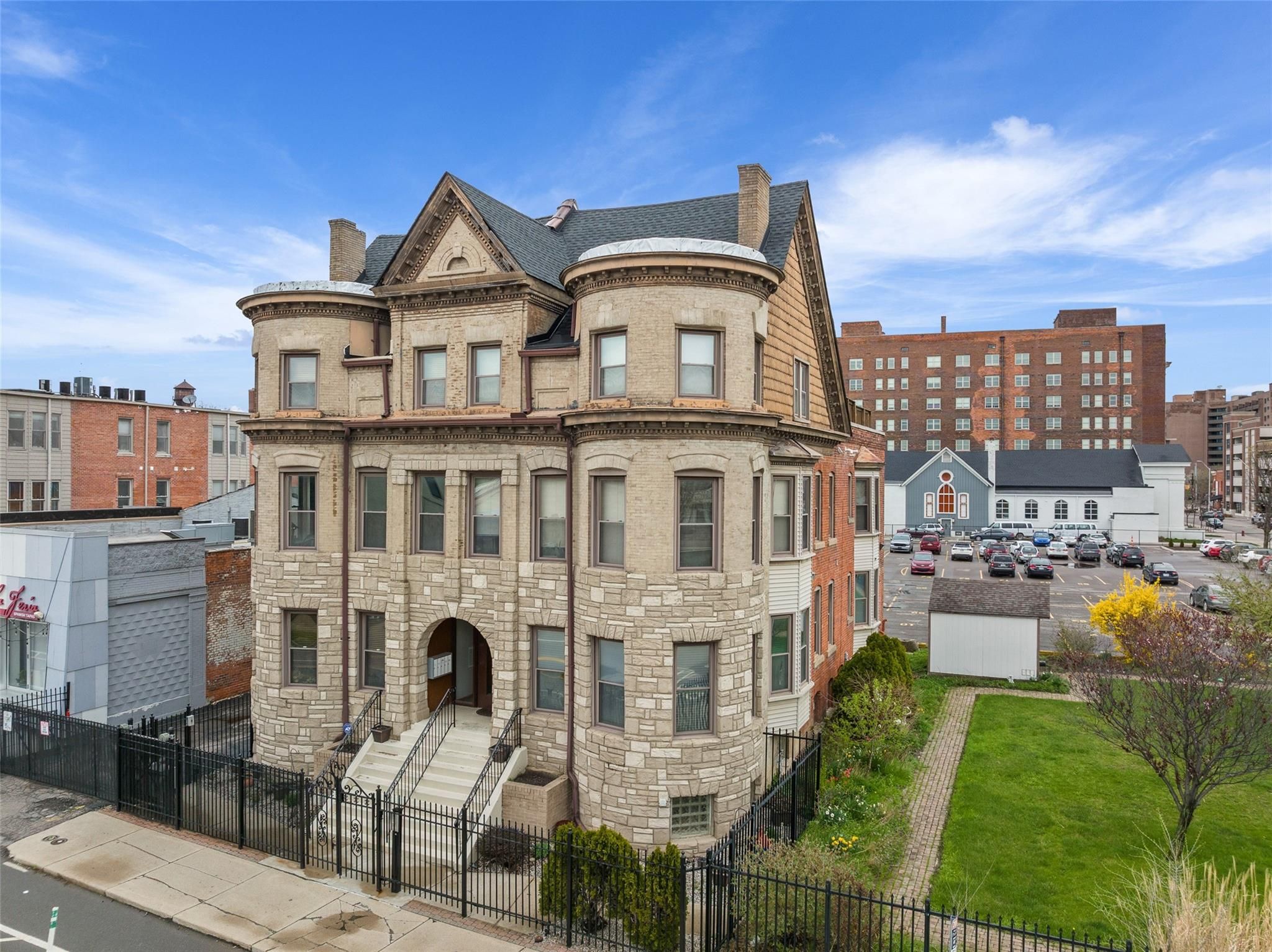 4120 Cass Avenue Unit: 3