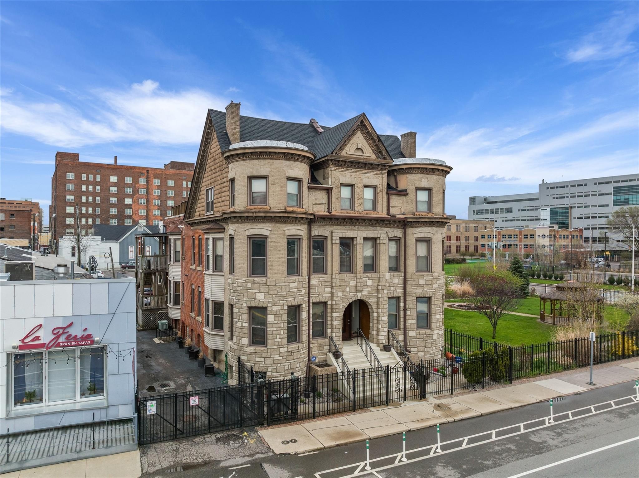 4120 Cass Avenue Unit: 3