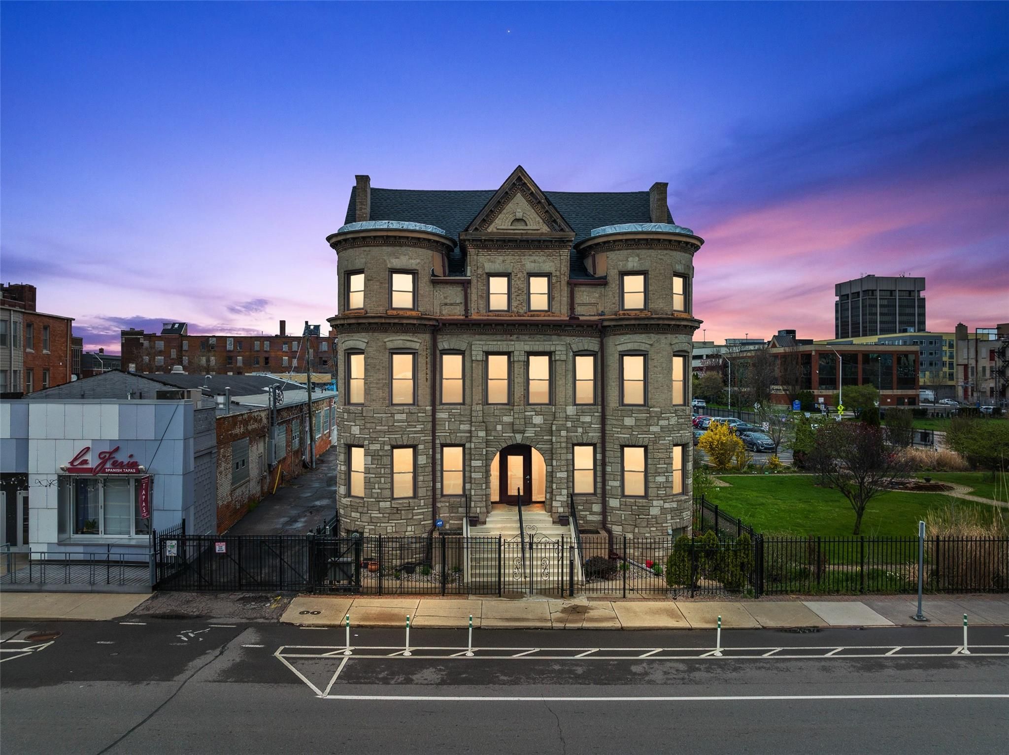4120 Cass Avenue Unit: 3