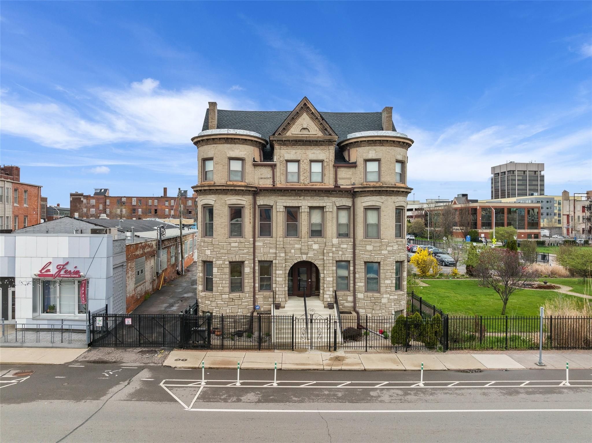 4120 Cass Avenue Unit: 3
