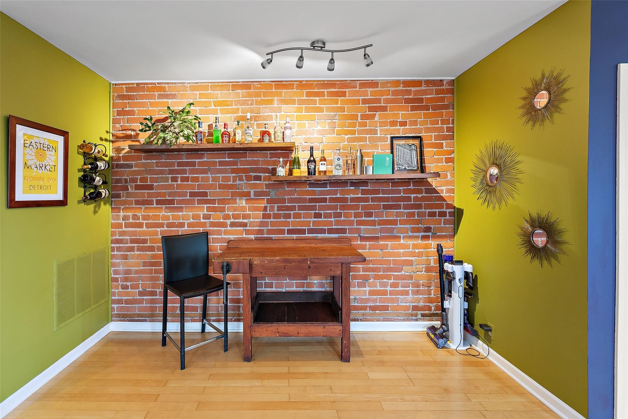 4120 Cass Avenue Unit: 3