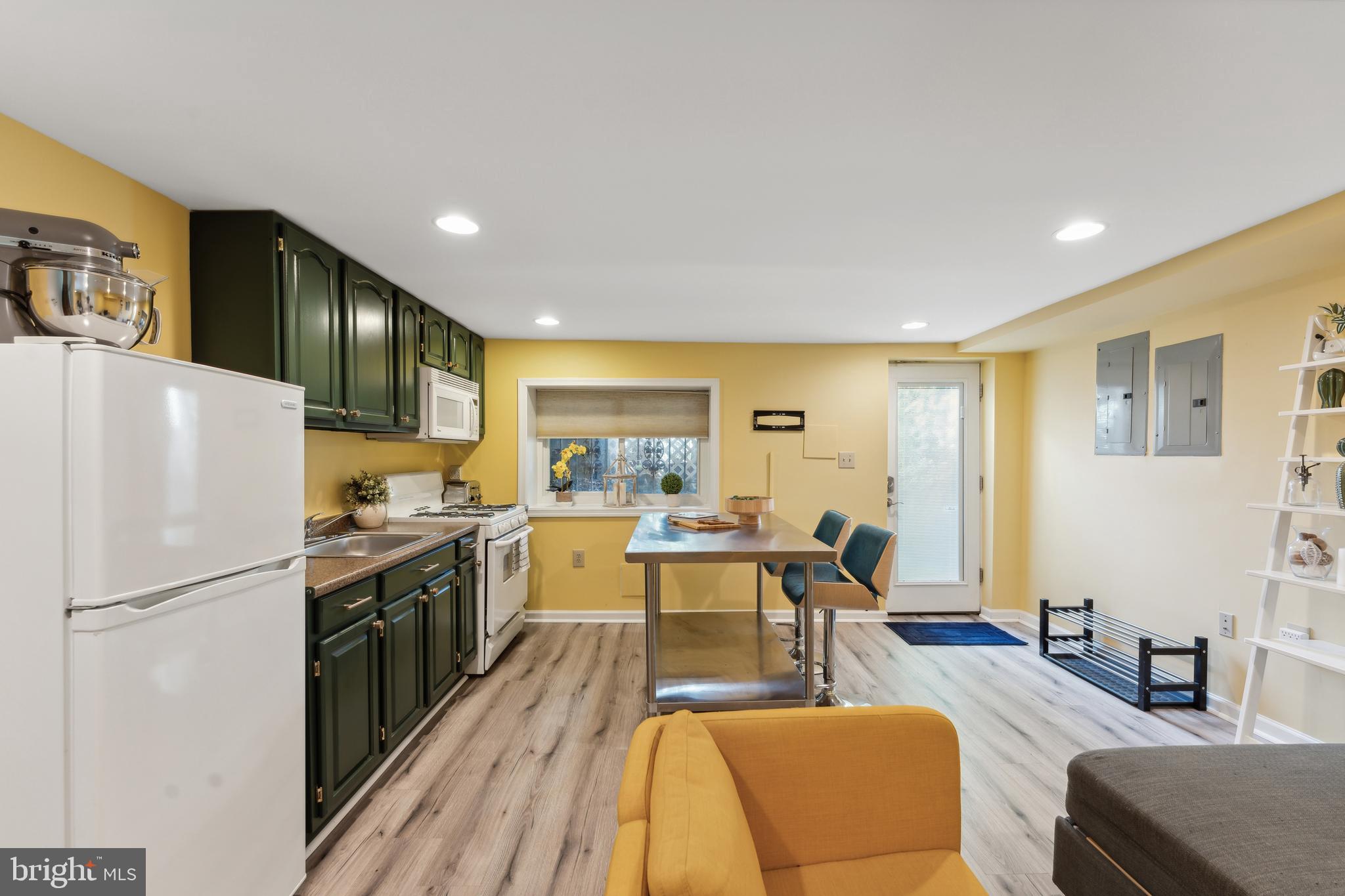 1258 NEAL ST NE