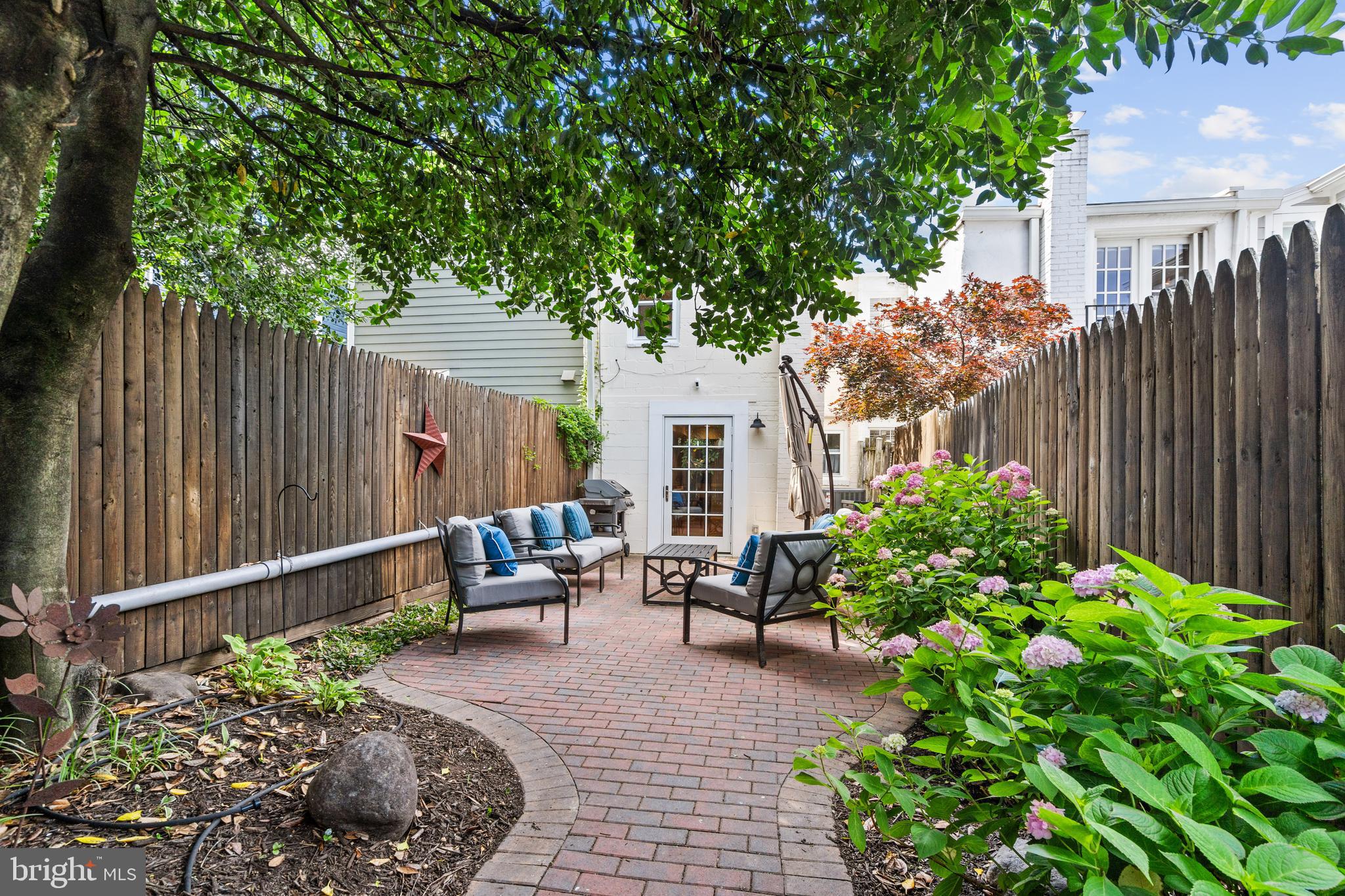 923 Oronoco St